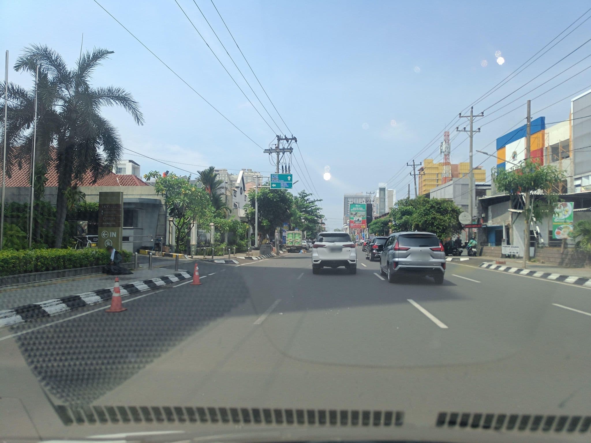 Street view near Gumaya Tower Hotel, Semarang — © hen0ch (CC BY-SA · Mapillary)