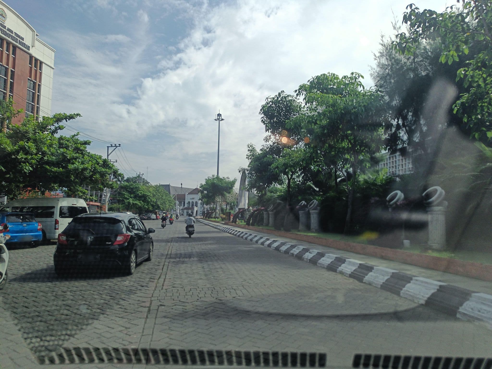 Street view near Hotel Olympic, Semarang — © hen0ch (CC BY-SA · Mapillary)