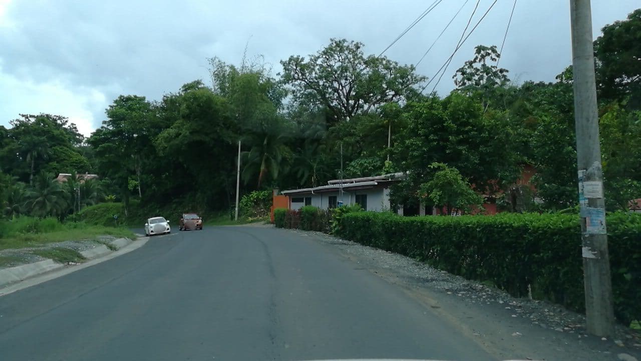 Street view near Hotel Oasis del Caribe, Limón — © rngkll (CC BY-SA · Mapillary)