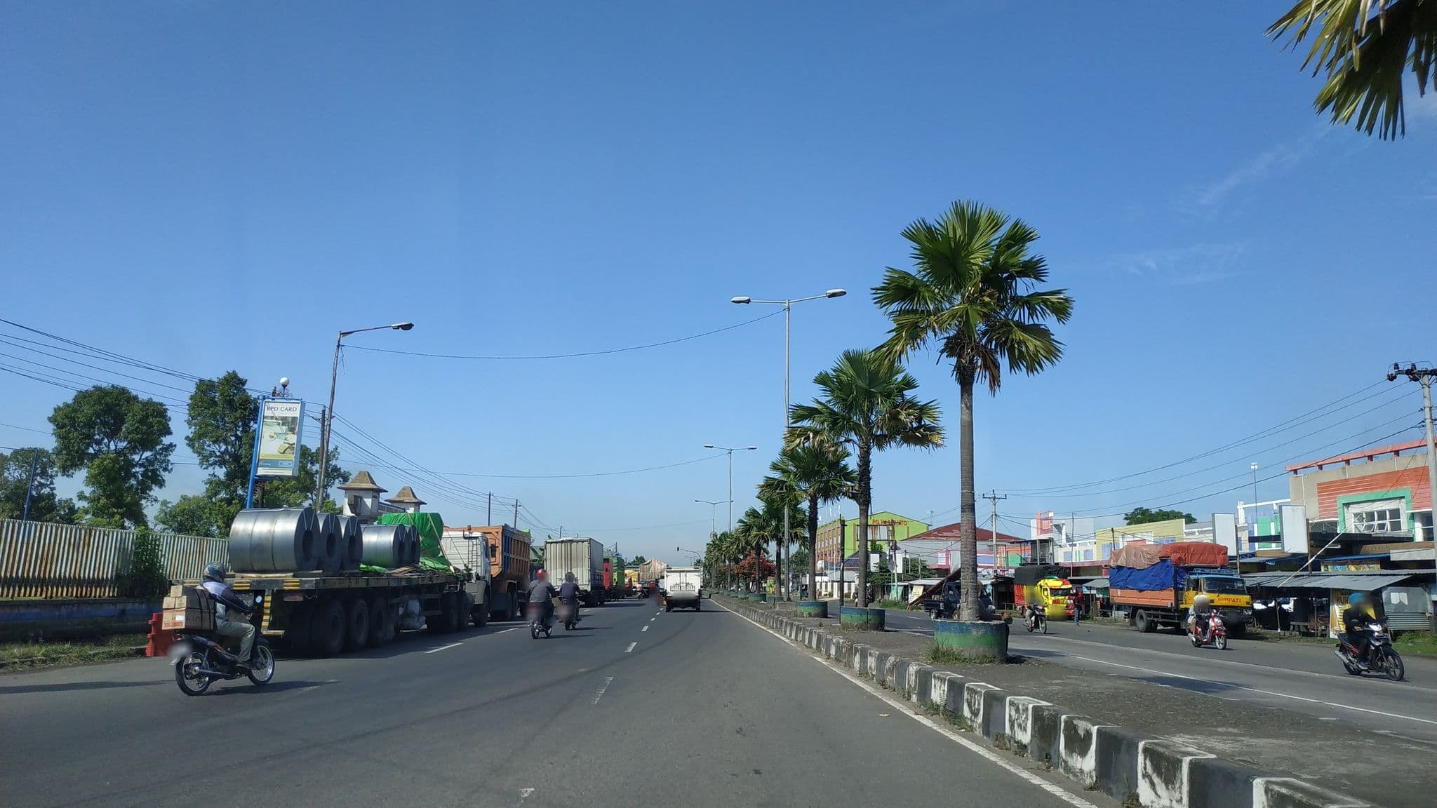 Street view near King's Hotel Kudus, Kudus — © akrimullag (CC BY-SA · Mapillary)
