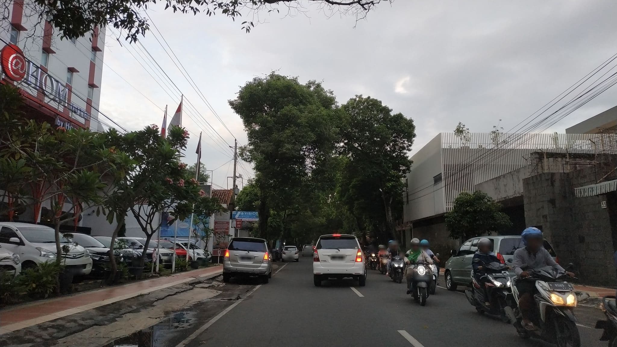 Street view near HOM Hotel Kudus, Kudus — © fadlilaa (CC BY-SA · Mapillary)