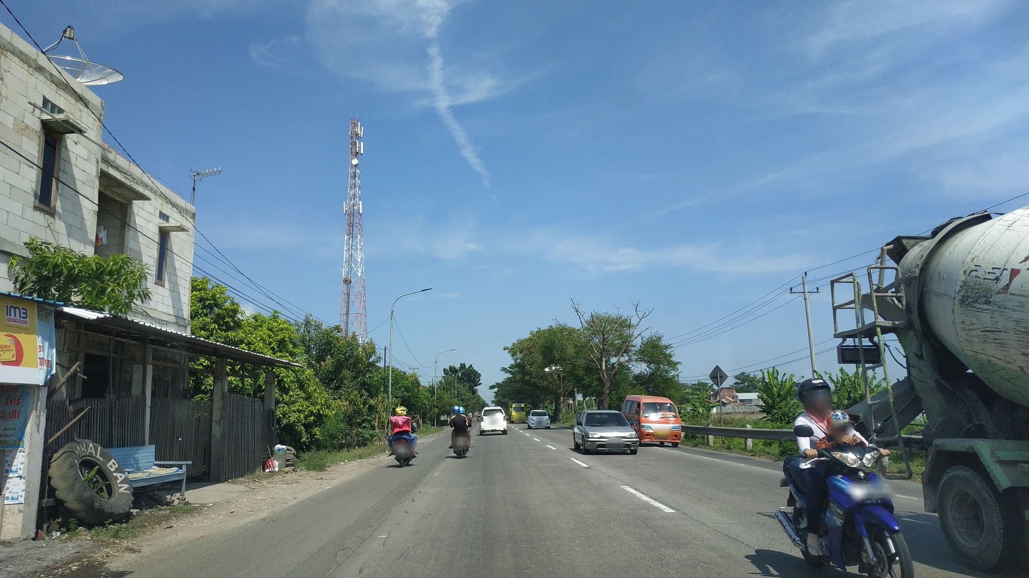 Street view near Hotel Dua Putri Pati, Juwana — © akrimullag (CC BY-SA · Mapillary)