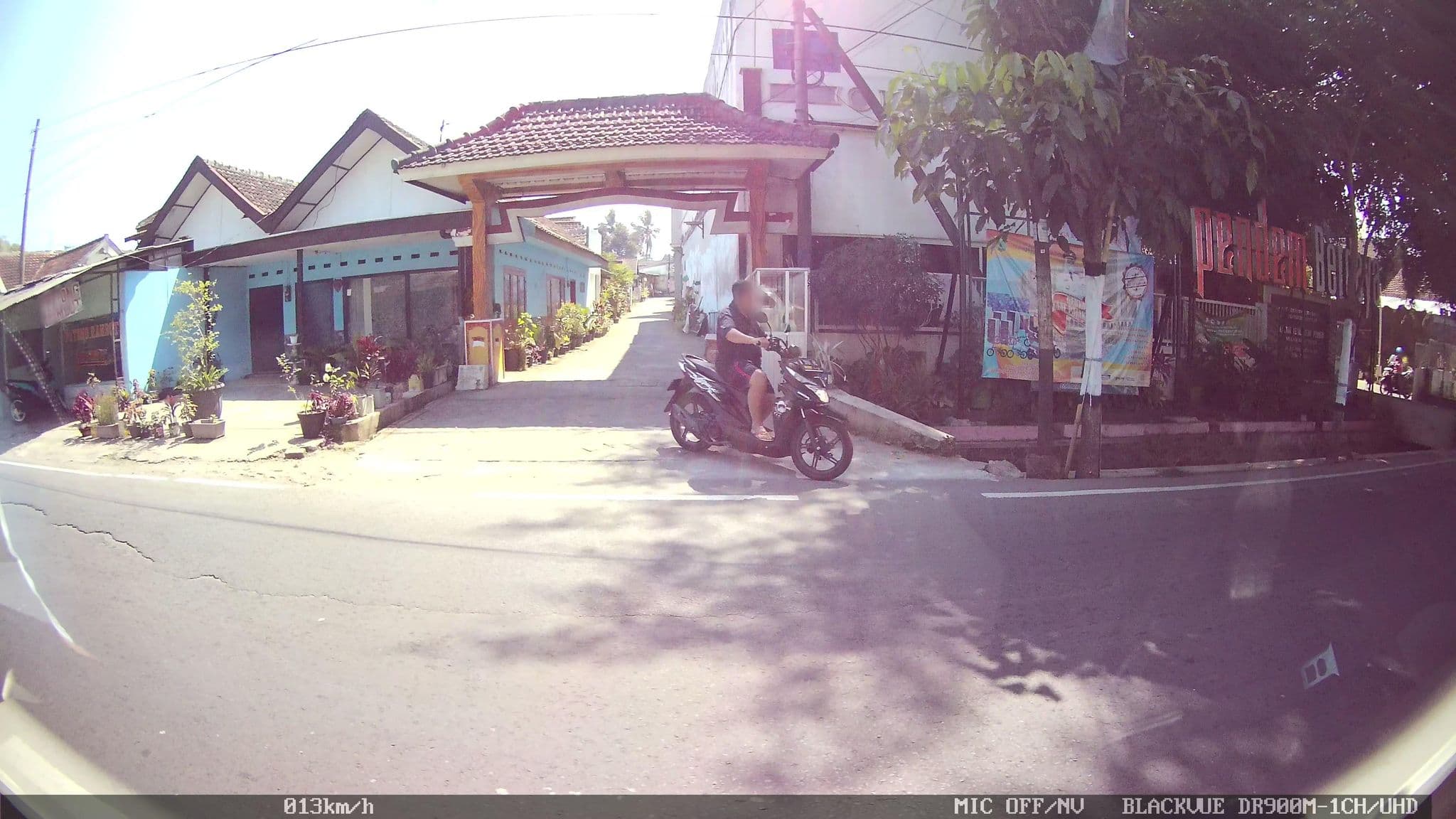 Street view near Rayz Hotel, Batu — © kaart_2 (CC BY-SA · Mapillary)