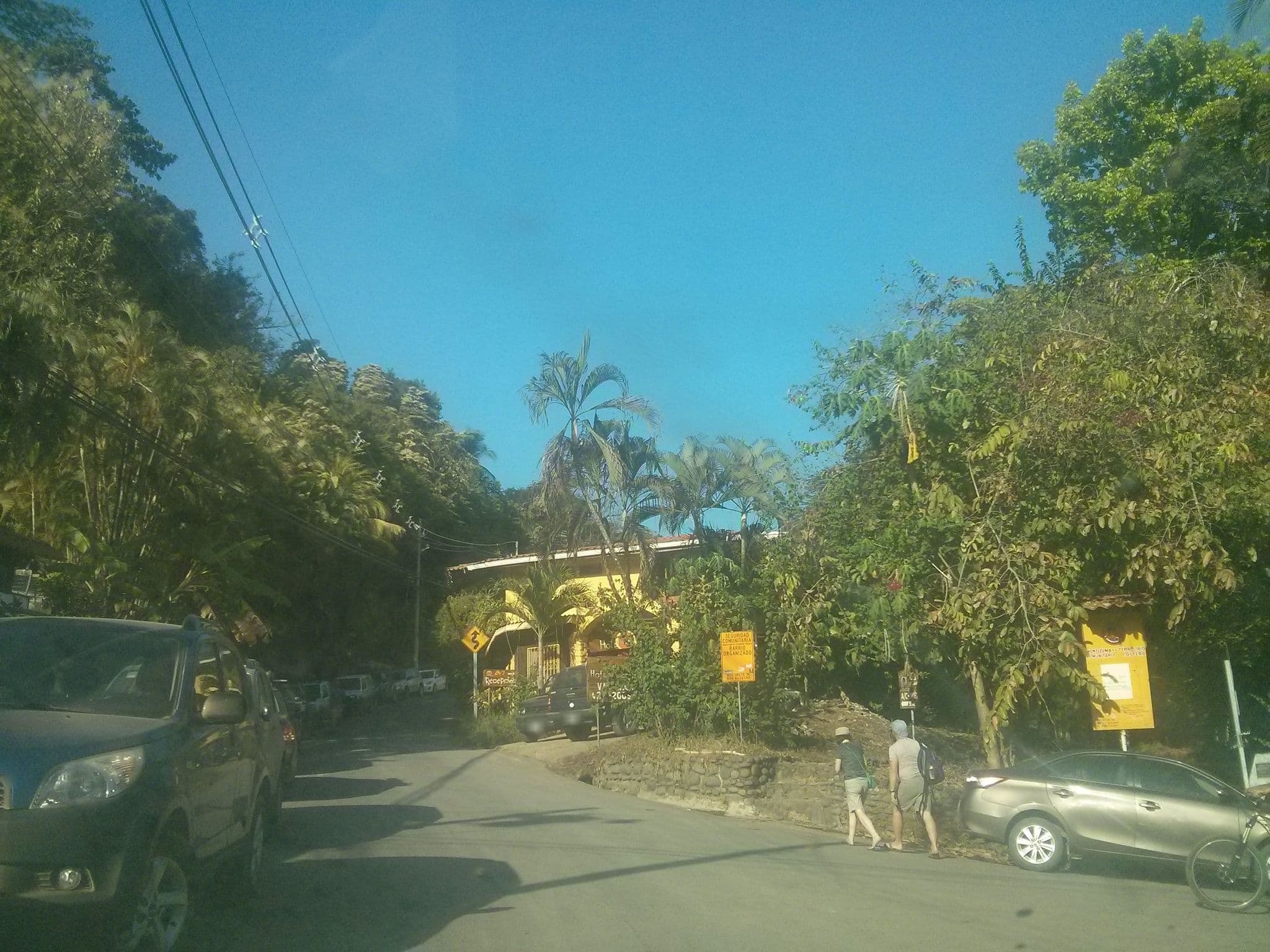 Street view near El Jardín, Paquera