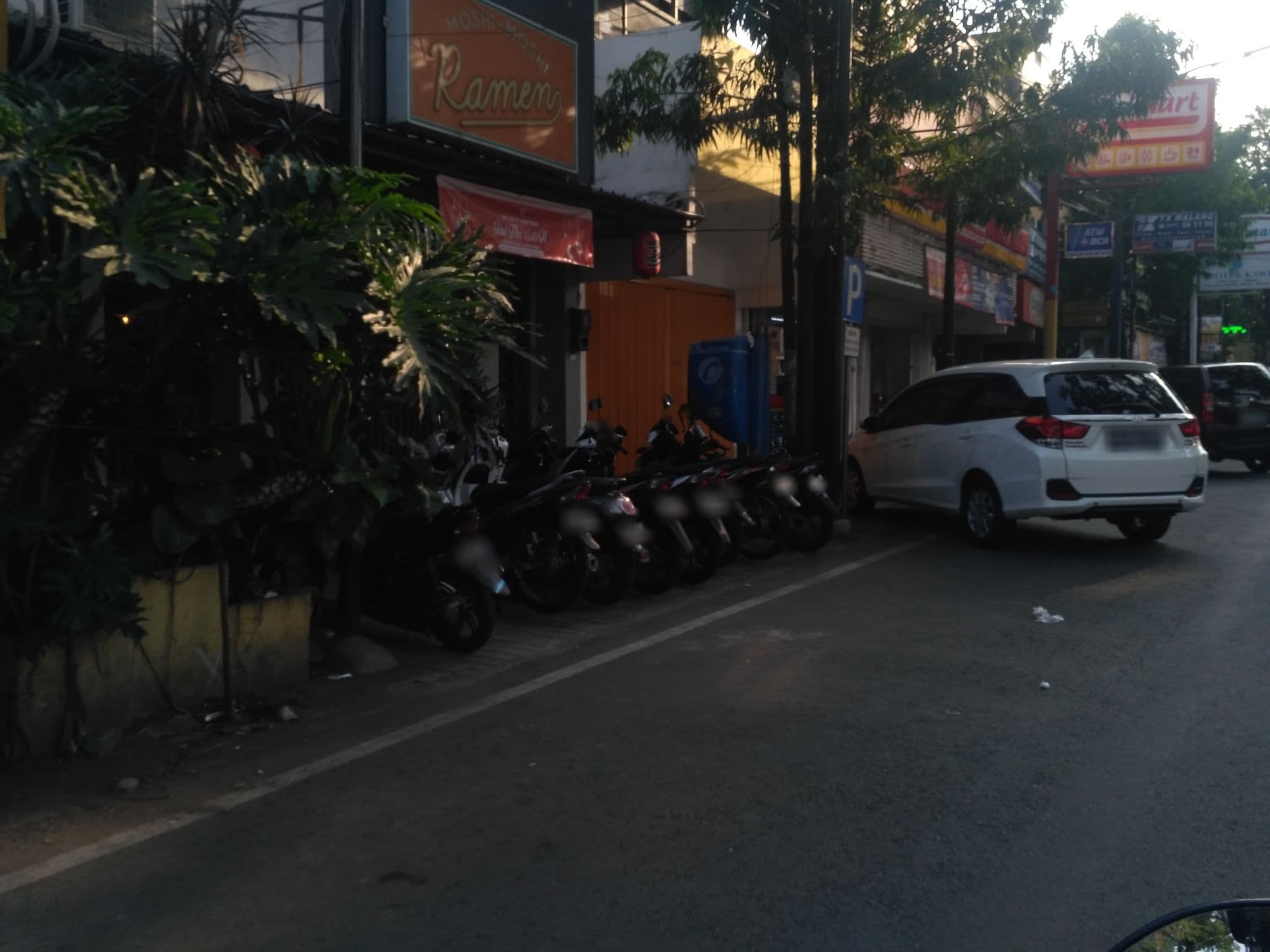 Street view near D'Paragon, Malang — © adi_sucipto (CC BY-SA · Mapillary)