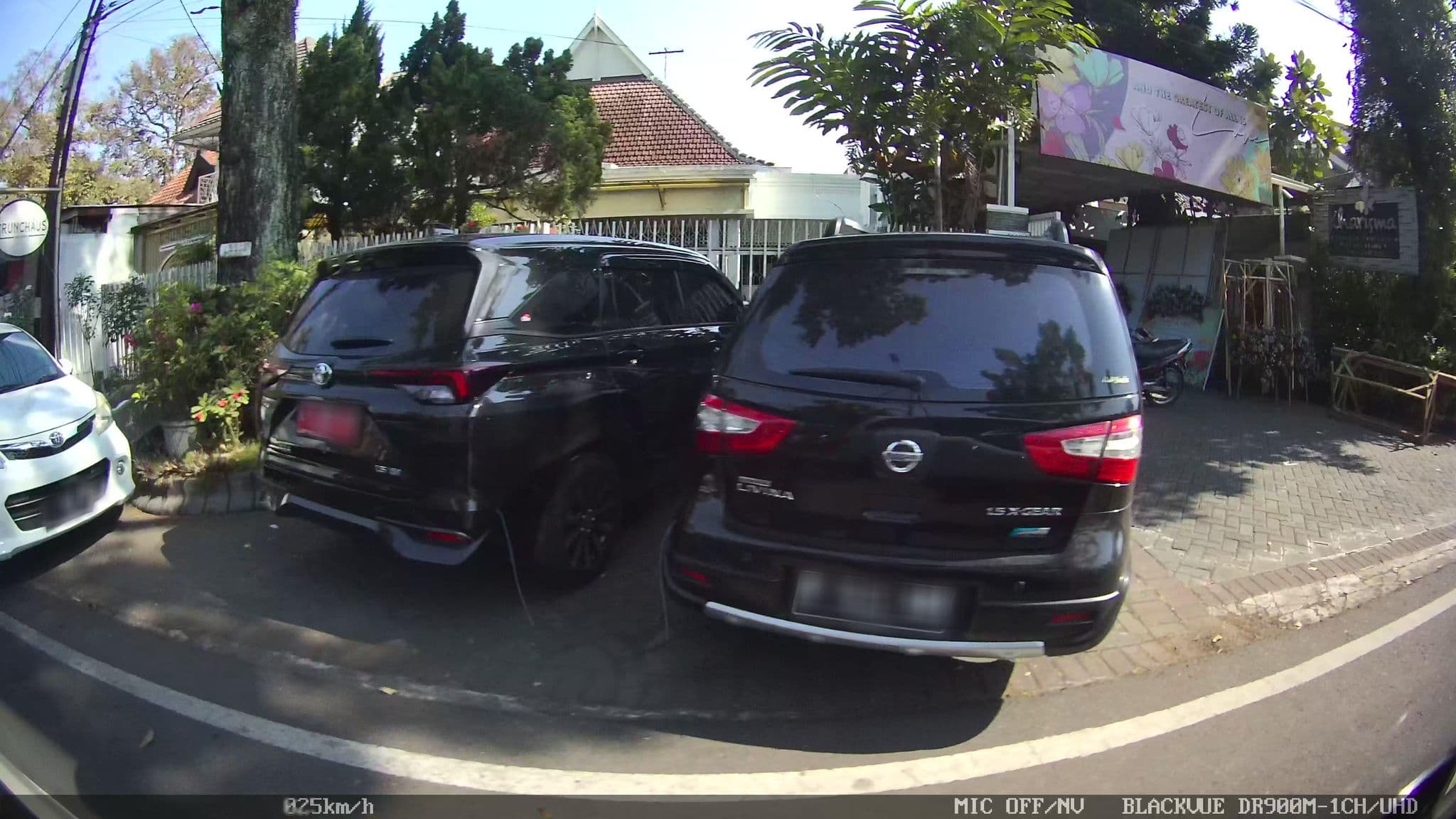 Street view near d-Pavilion Guest House & Resto, Malang — © kaart_2 (CC BY-SA · Mapillary)