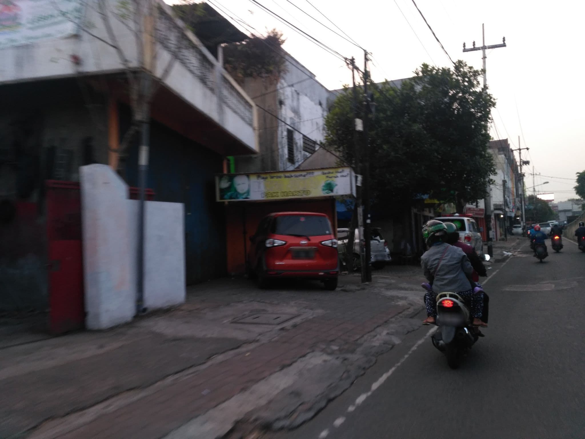 Street view near Hotel Megah Mention, Malang, Malang — © adi_sucipto (CC BY-SA · Mapillary)