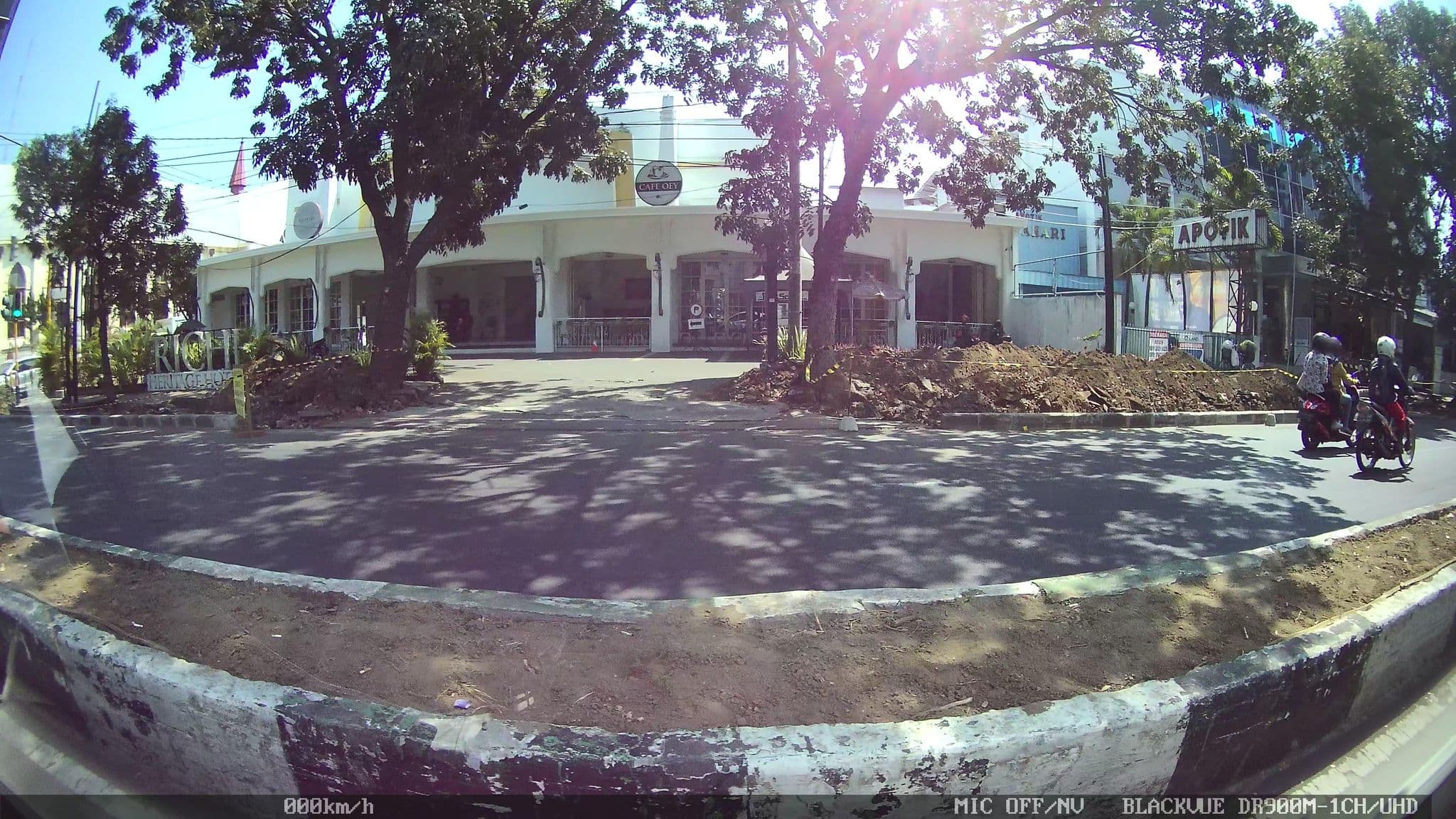 Street view near Airy Alun Alun Malang Basuki Rachmat 1, Malang — © kaart_2 (CC BY-SA · Mapillary)