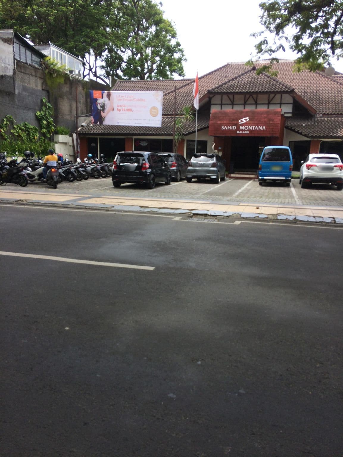 Street view near Hotel Sahid Montana, Malang — © maphunter_id (CC BY-SA · Mapillary)