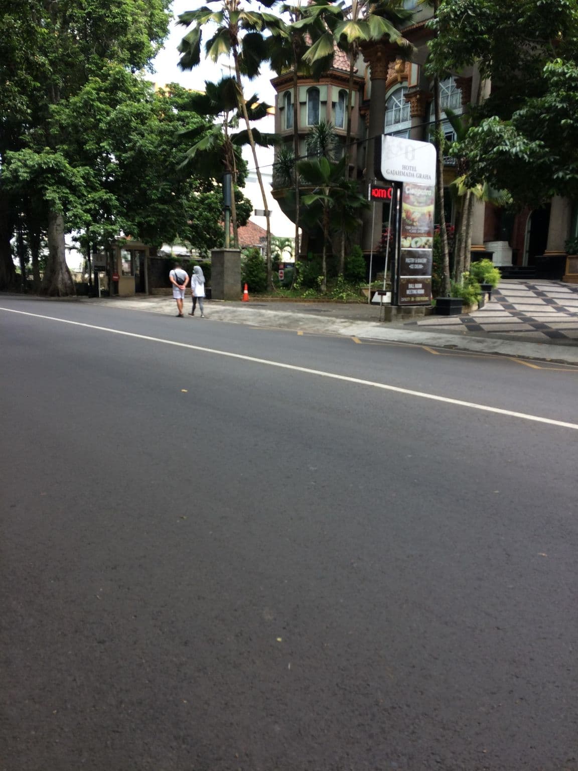 Street view near Ballroom Hotel Gajah Mada, Malang — © maphunter_id (CC BY-SA · Mapillary)
