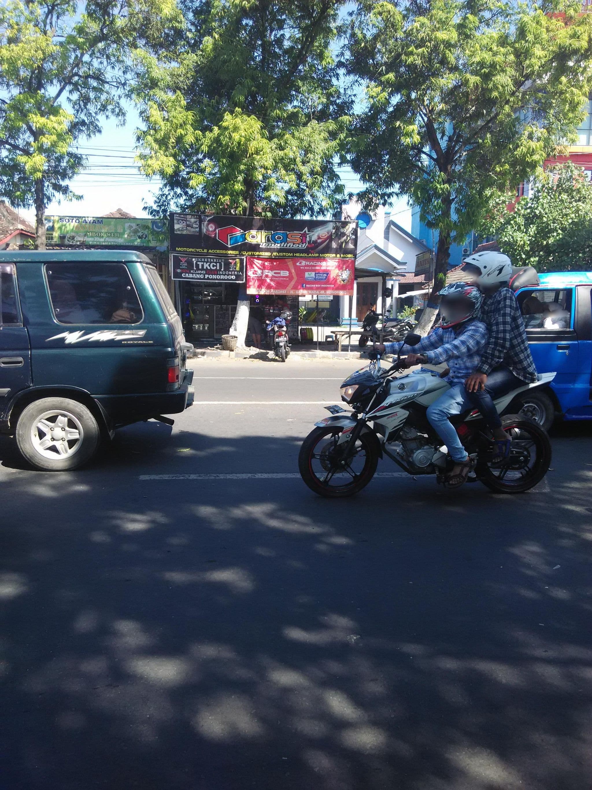 Street view near Hotel Gajah Mada Hall & Restaurant, Ponorogo — © maphunter_id (CC BY-SA · Mapillary)