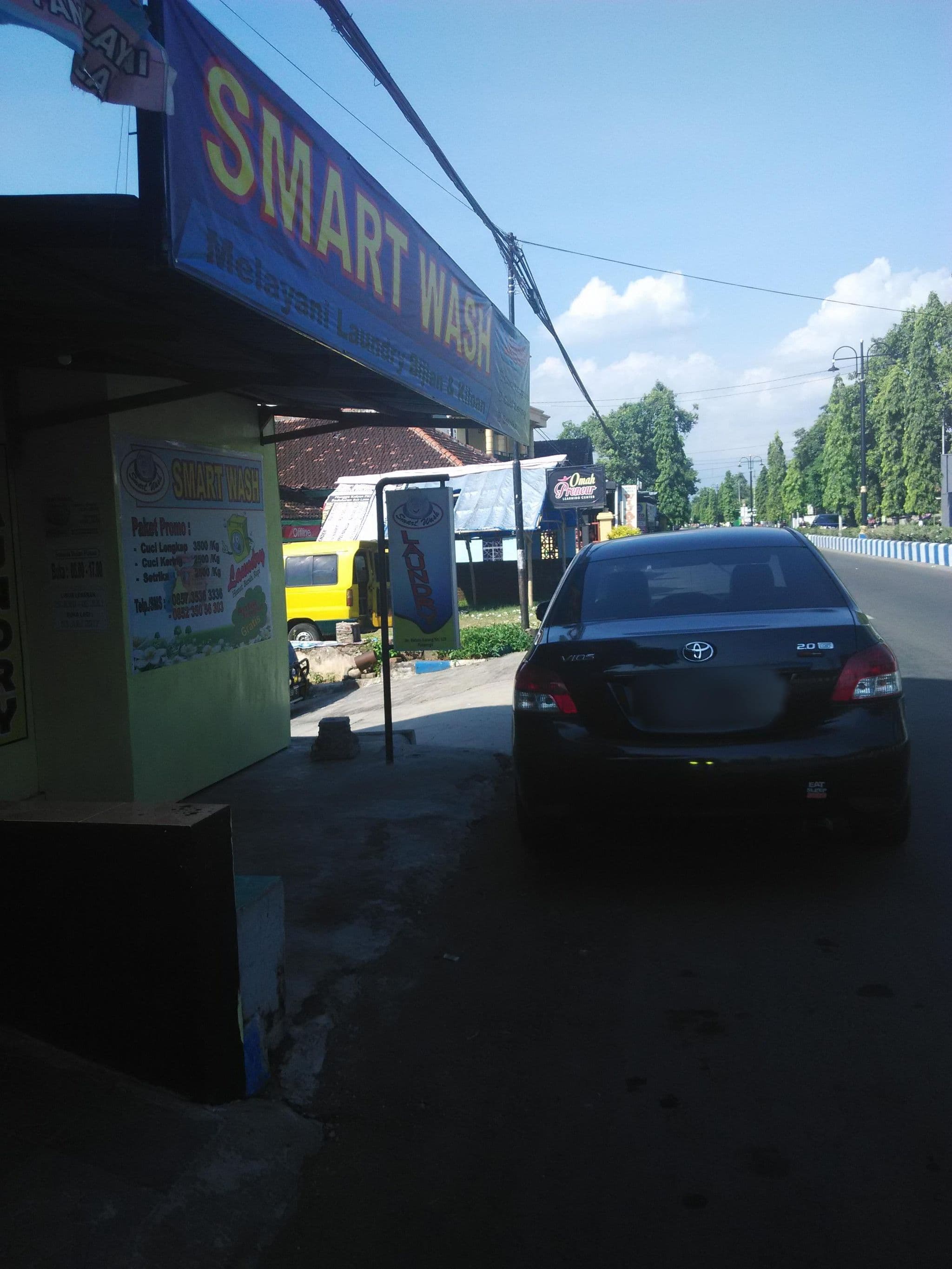 Street view near Ndalem Katong Guest House, Ponorogo — © maphunter_id (CC BY-SA · Mapillary)
