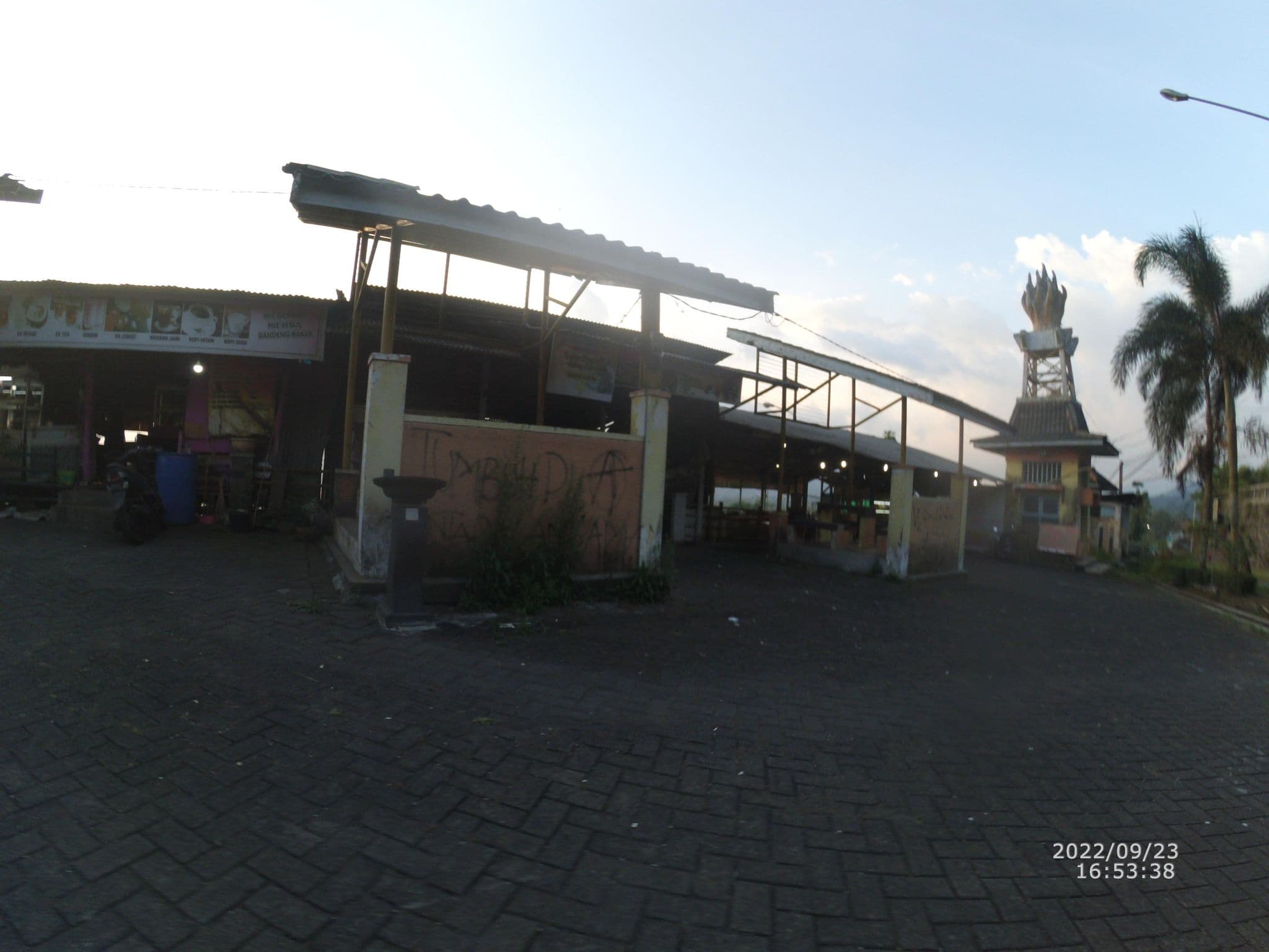 Street view near Hotel Sahid Jasa Tirta 1 Selorejo, Batu — © maphunter_id (CC BY-SA · Mapillary)