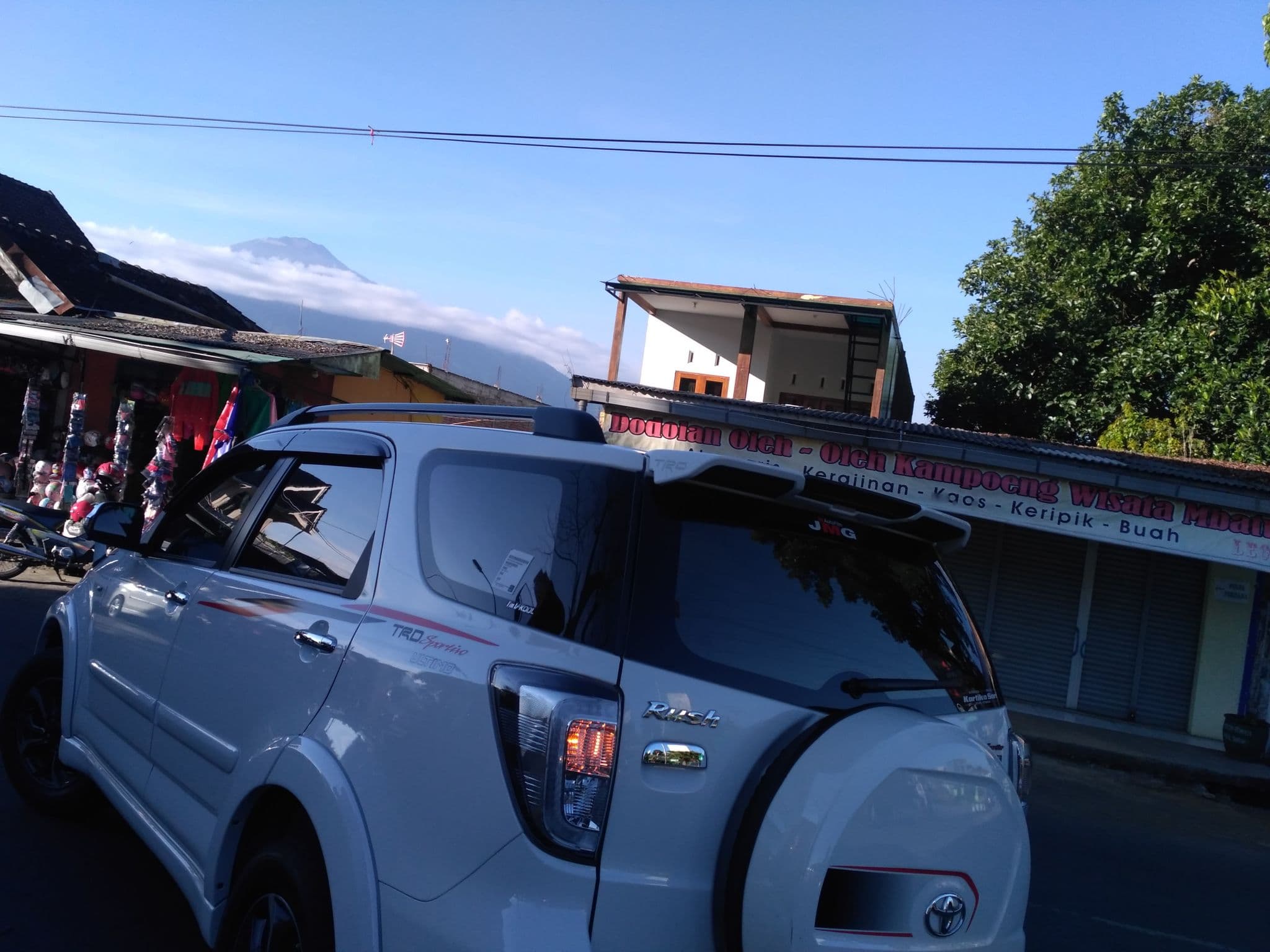 Street view near Hotel Simpang Tiga Asri, Batu — © adi_sucipto (CC BY-SA · Mapillary)