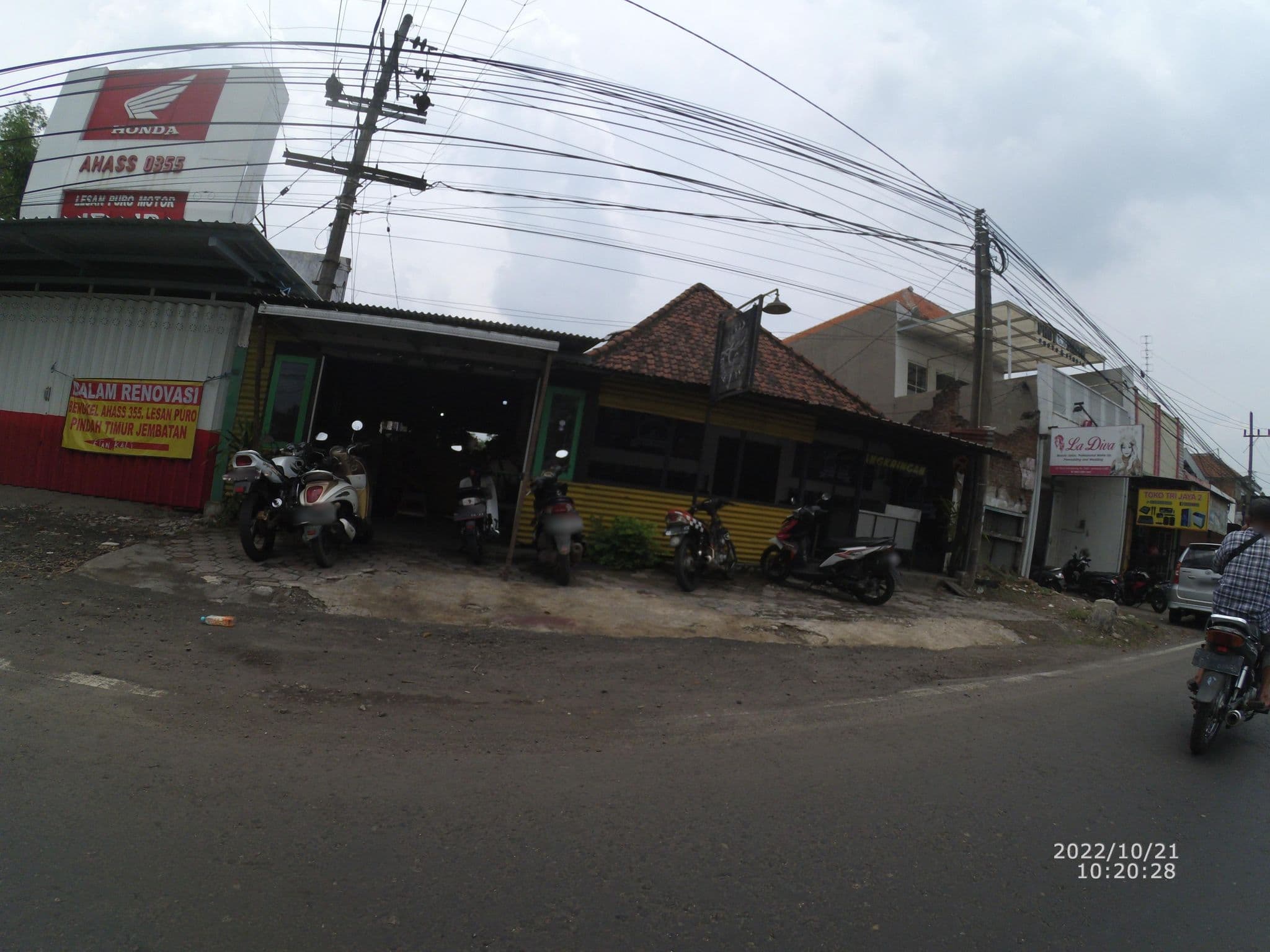 Street view near Hotel Elmi Surabaya, Mojoagung — © maphunter_id (CC BY-SA · Mapillary)
