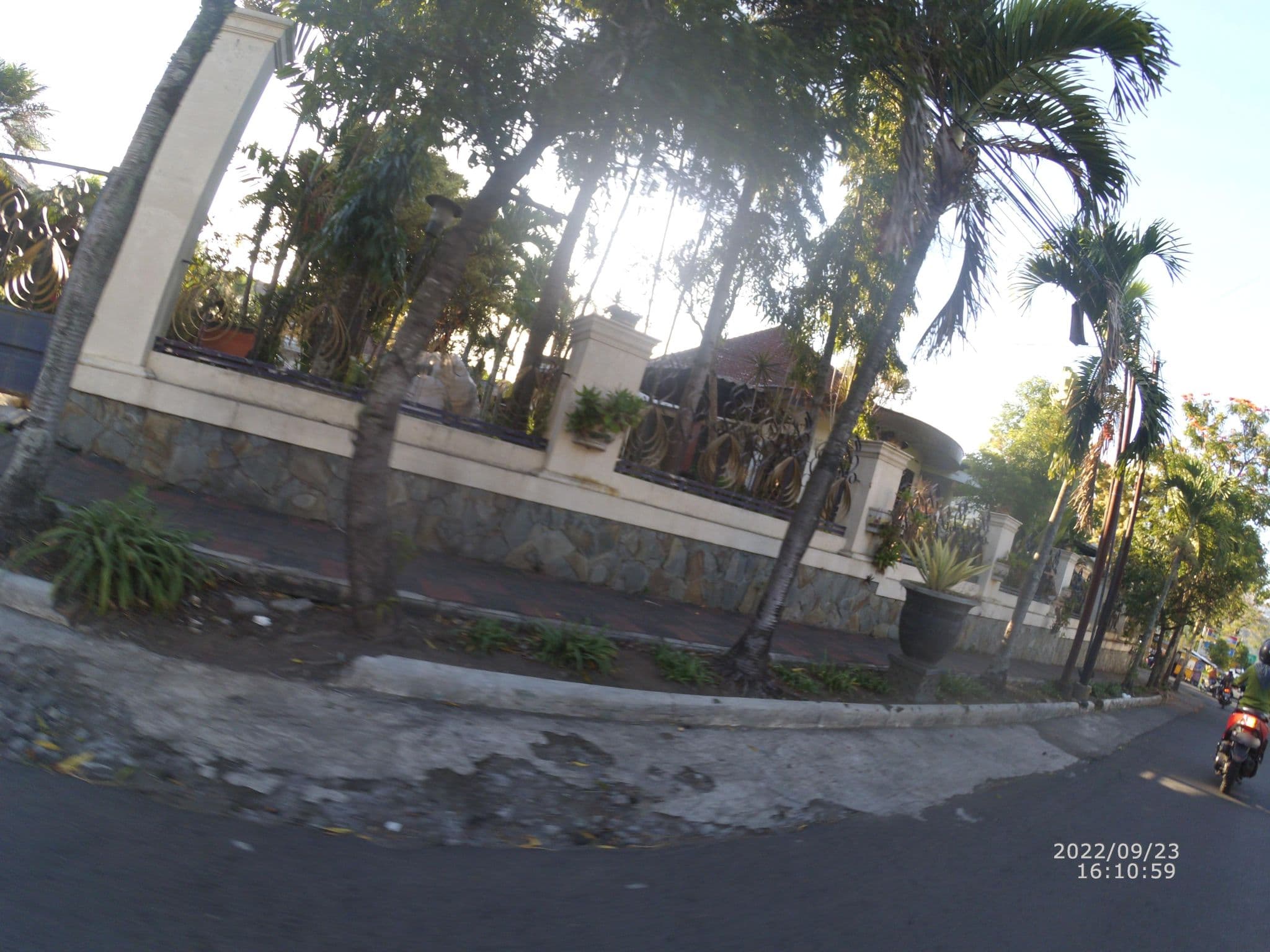Street view near Hotel Batu Permai, Batu — © maphunter_id (CC BY-SA · Mapillary)