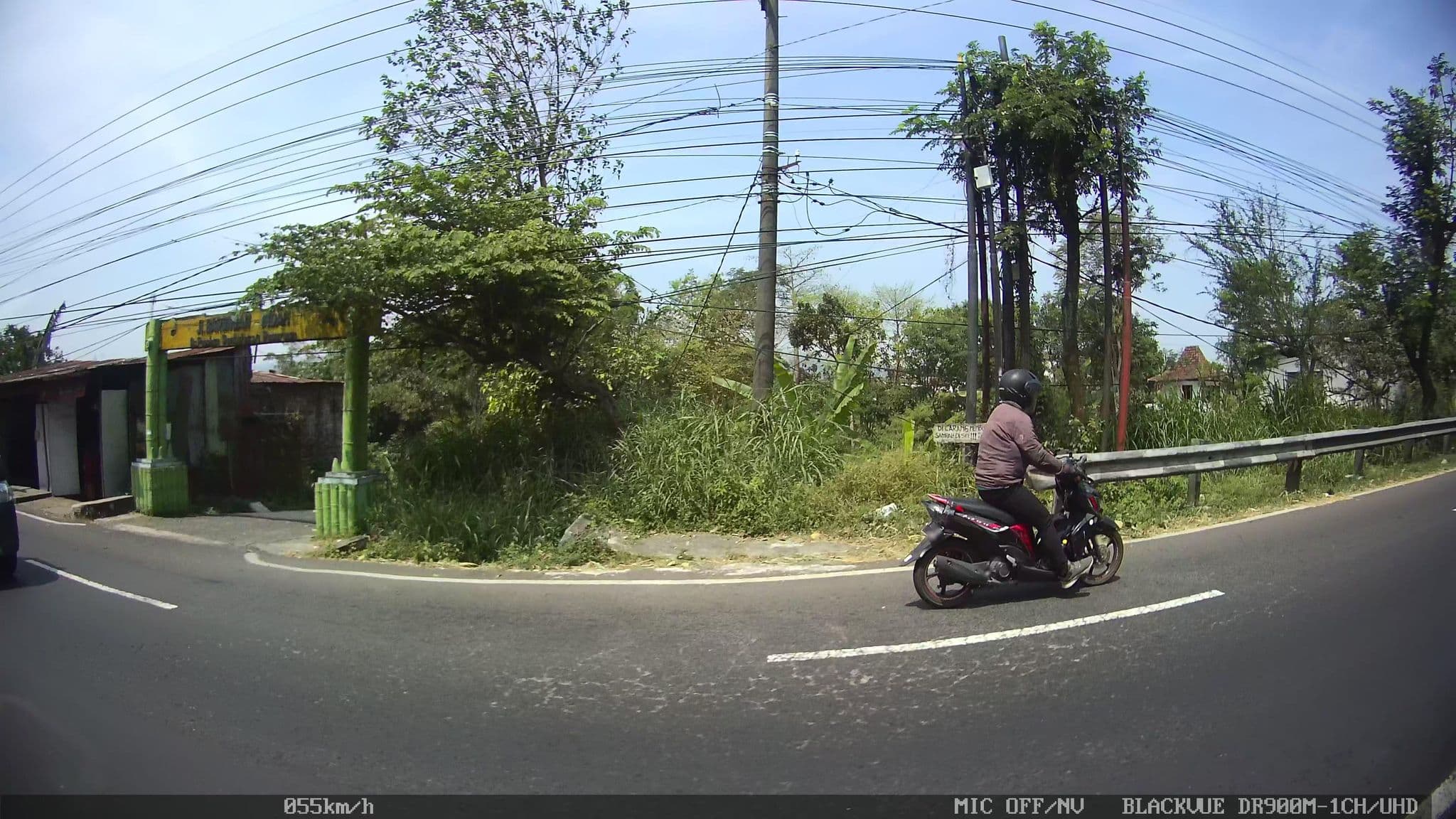 Street view near Hotel Niagara Berhantu, Lawang — © kaart_2 (CC BY-SA · Mapillary)