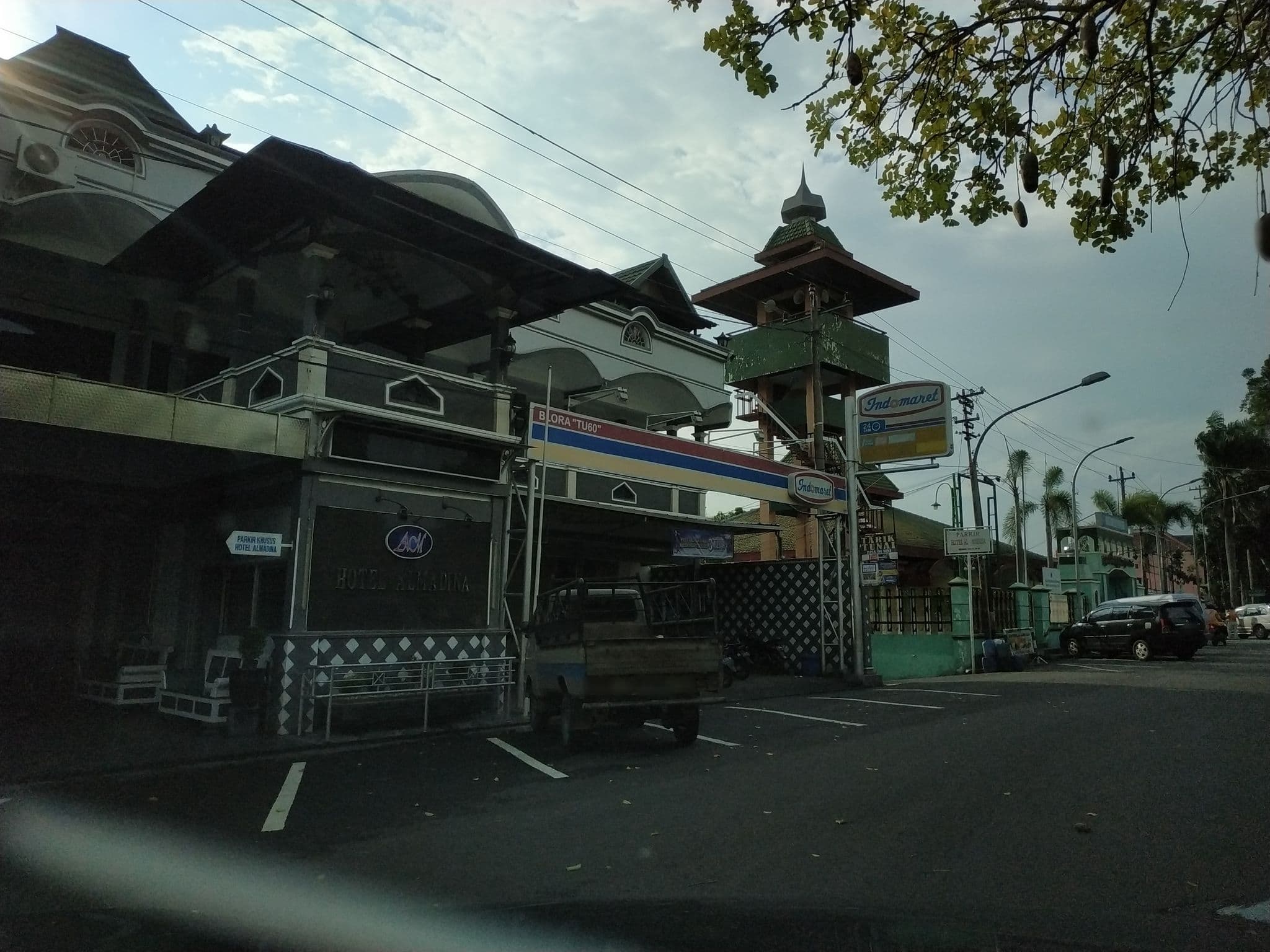 Street view near Al-Madina Hotel, Blora — © zainabr (CC BY-SA · Mapillary)