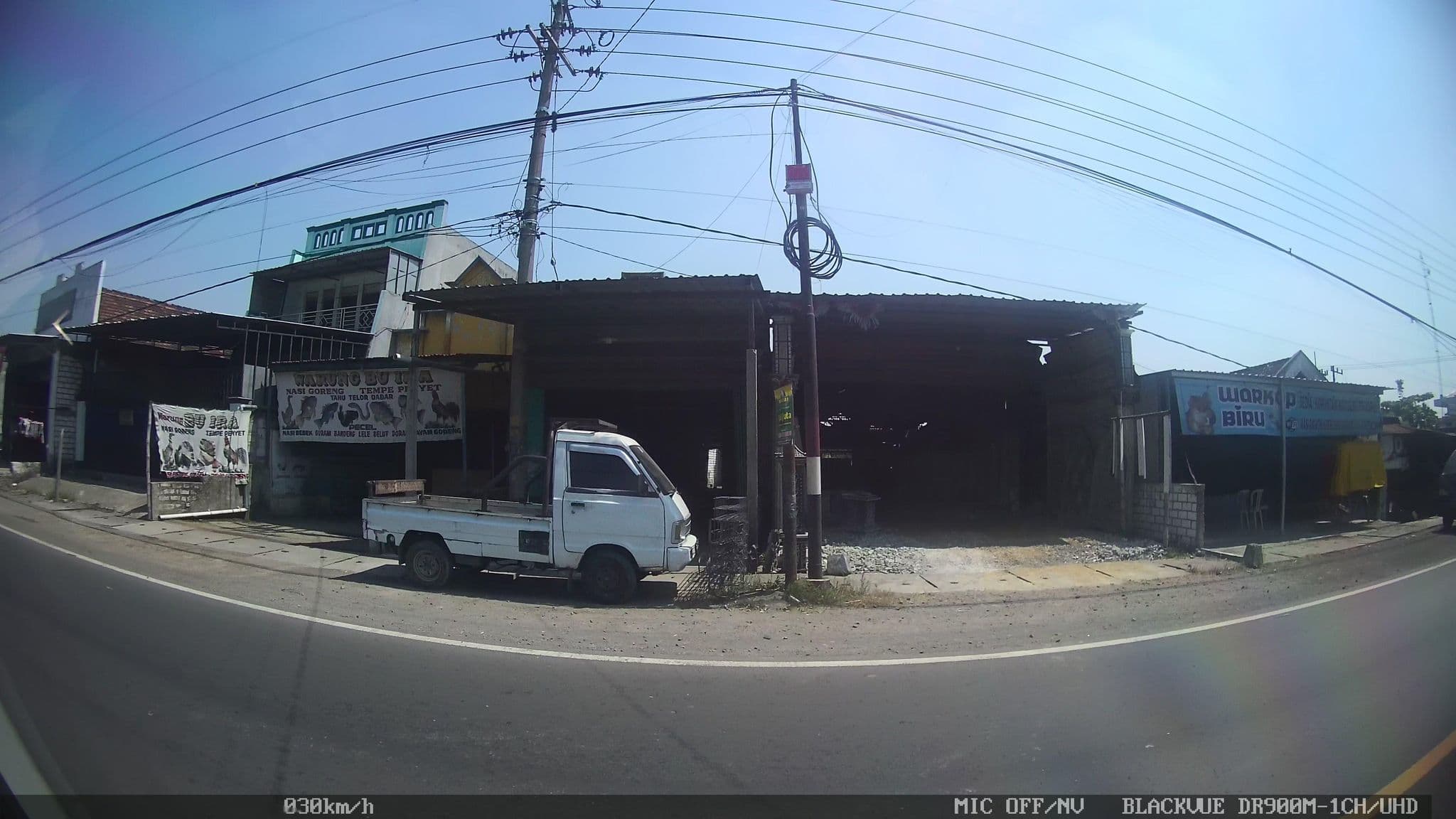 Street view near Hotel Aye, Kebomas — © kaart_2 (CC BY-SA · Mapillary)