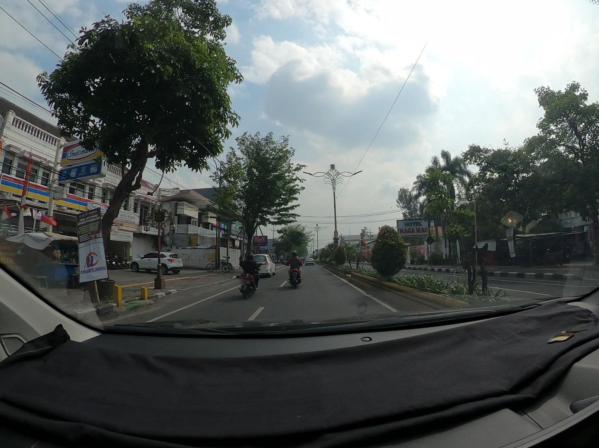 Street view near Hotel NAGA MAS, Soko — © Kaart_Local (CC BY-SA · Mapillary)