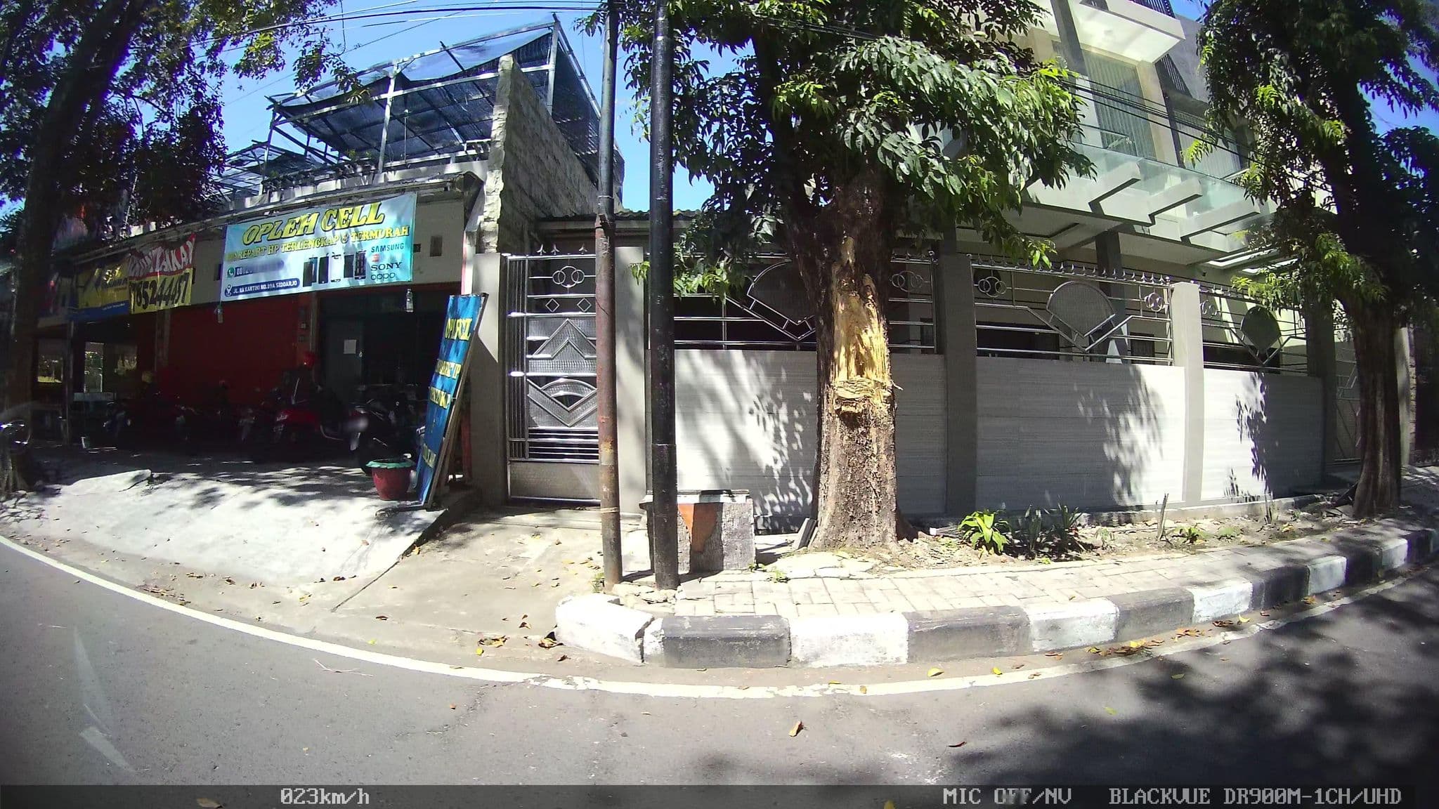 Street view near Lotus Hotel and Restaurant, Sidoarjo — © kaart_2 (CC BY-SA · Mapillary)