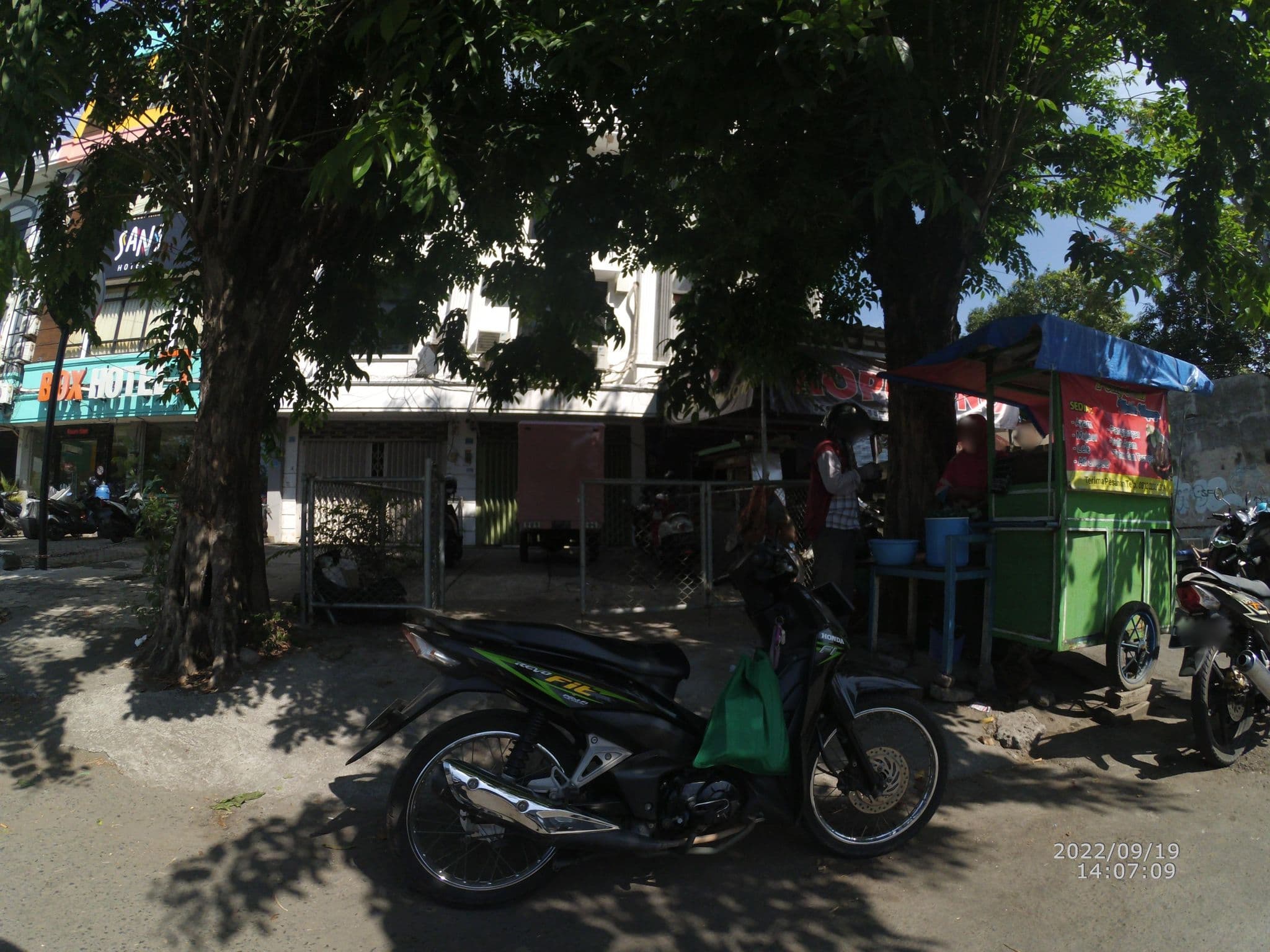 Street view near Box Hotel, Surabaya — © maphunter_id (CC BY-SA · Mapillary)
