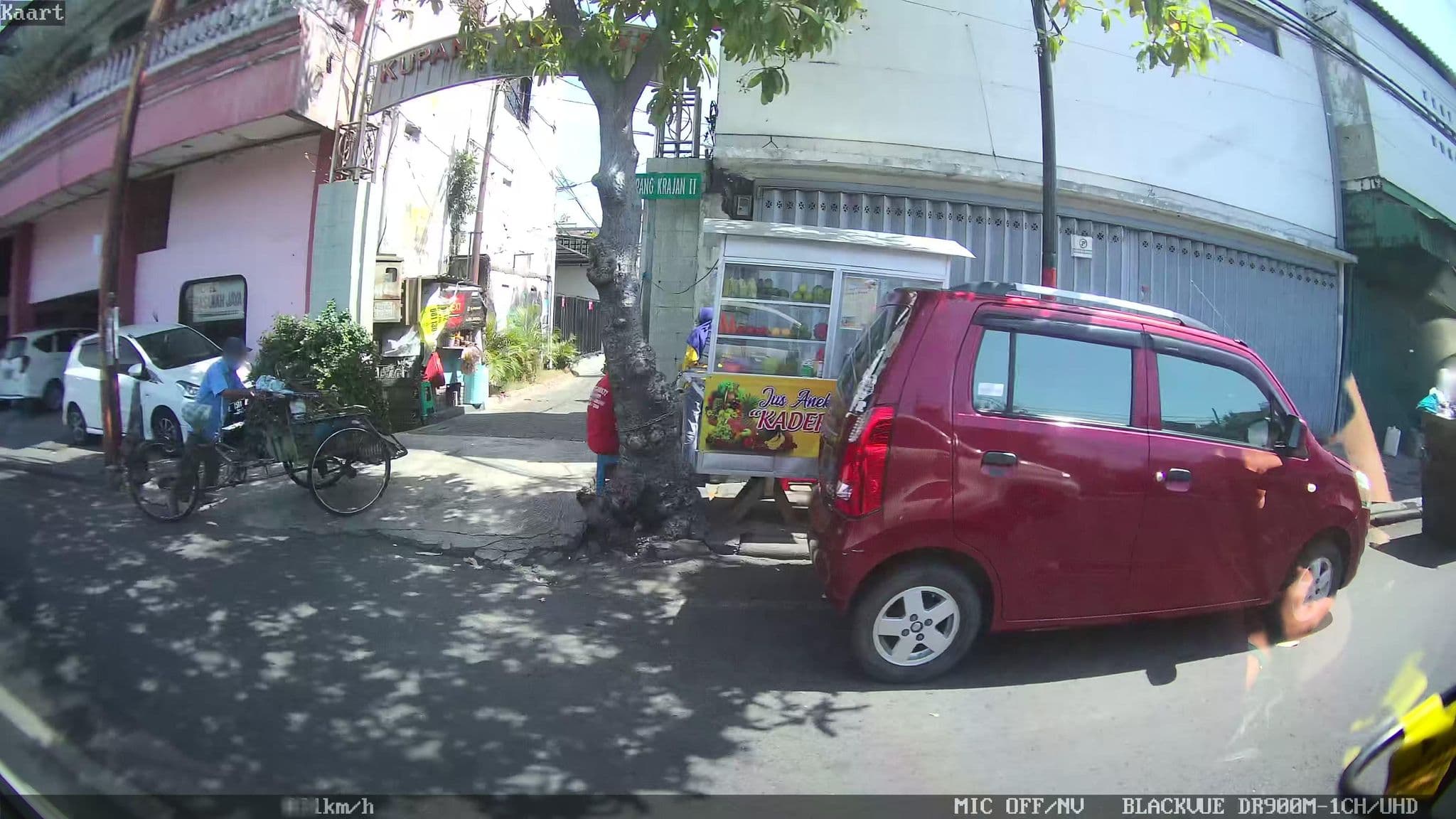 Street view near Hasanah Jaya Hotel, Surabaya — © kaart_2 (CC BY-SA · Mapillary)