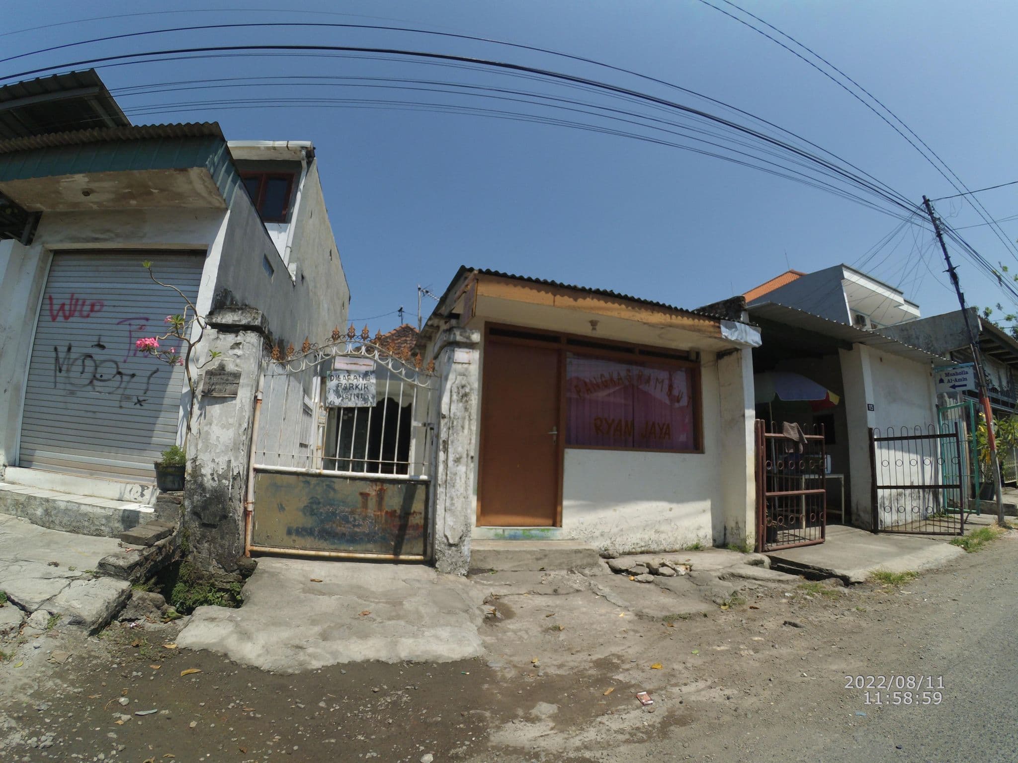 Street view near Kacey's Pathetique Room, Surabaya — © maphunter_id (CC BY-SA · Mapillary)