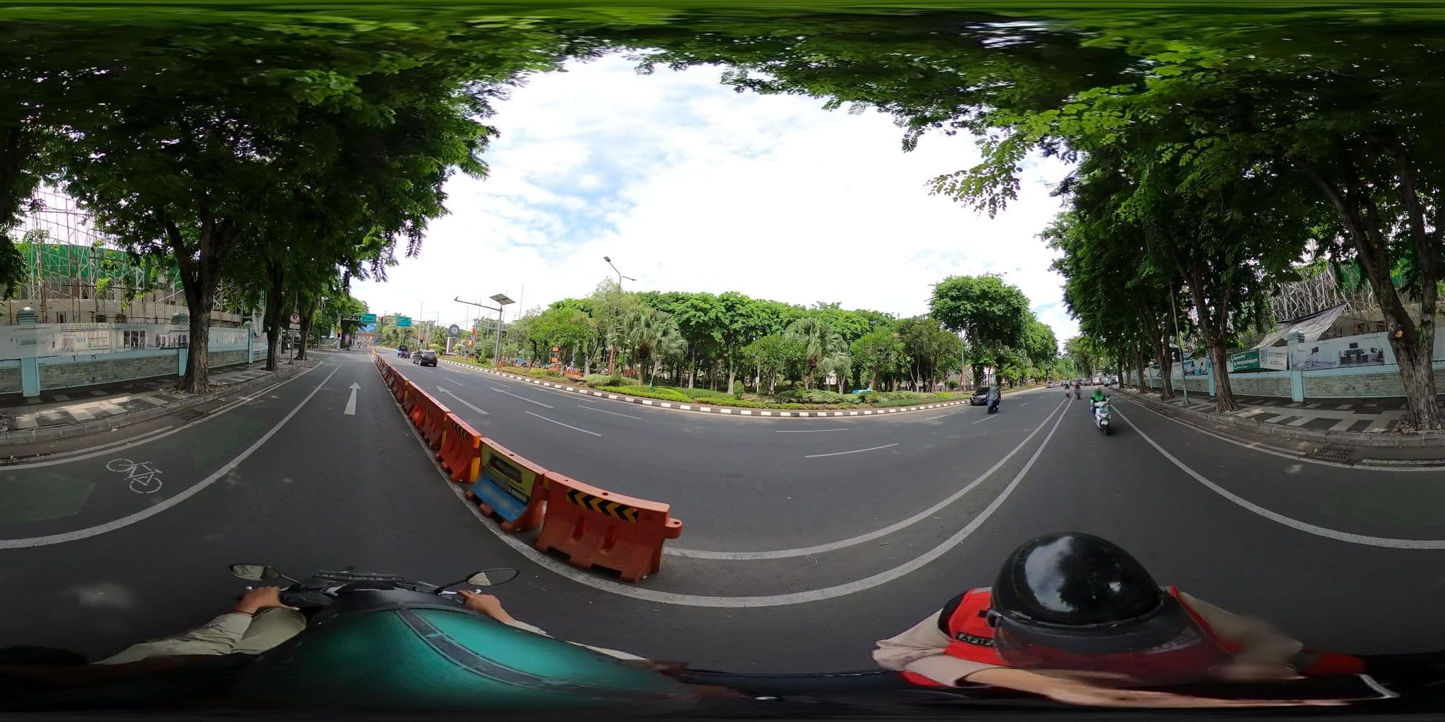 Street view near Century Plaza Hotel, Surabaya — © danbjoseph (CC BY-SA · Mapillary)