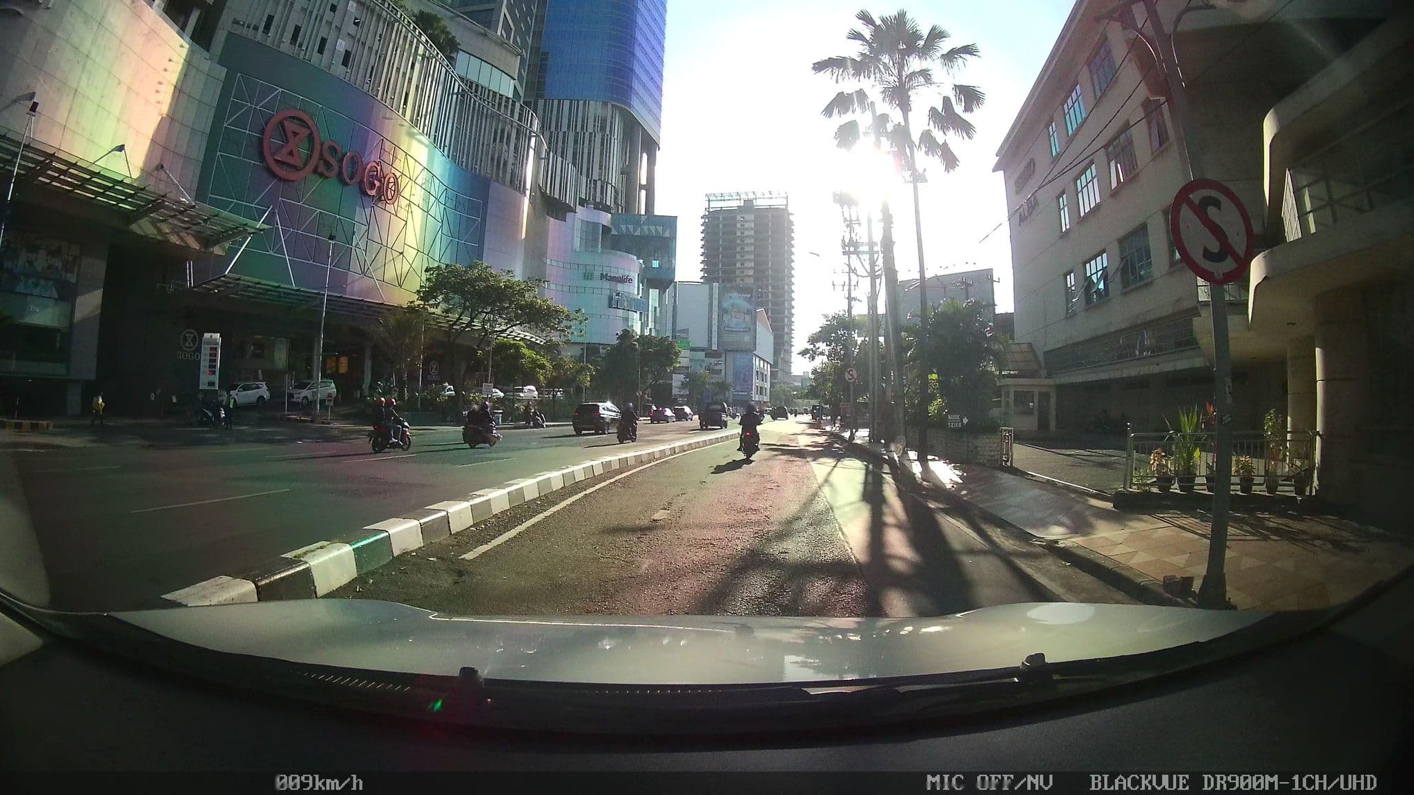 Street view near Ruko Hotel Tunjungan Sby, Surabaya — © kaart_2 (CC BY-SA · Mapillary)