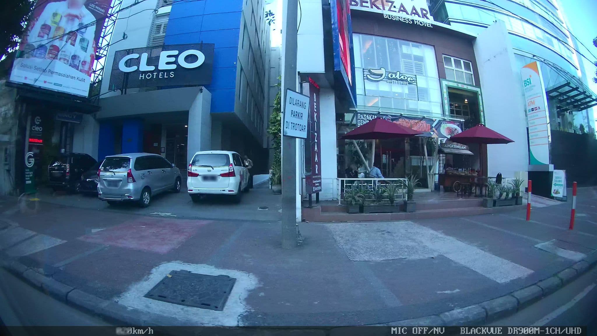 Street view near Bekizaar Hotel, Surabaya — © kaart_2 (CC BY-SA · Mapillary)