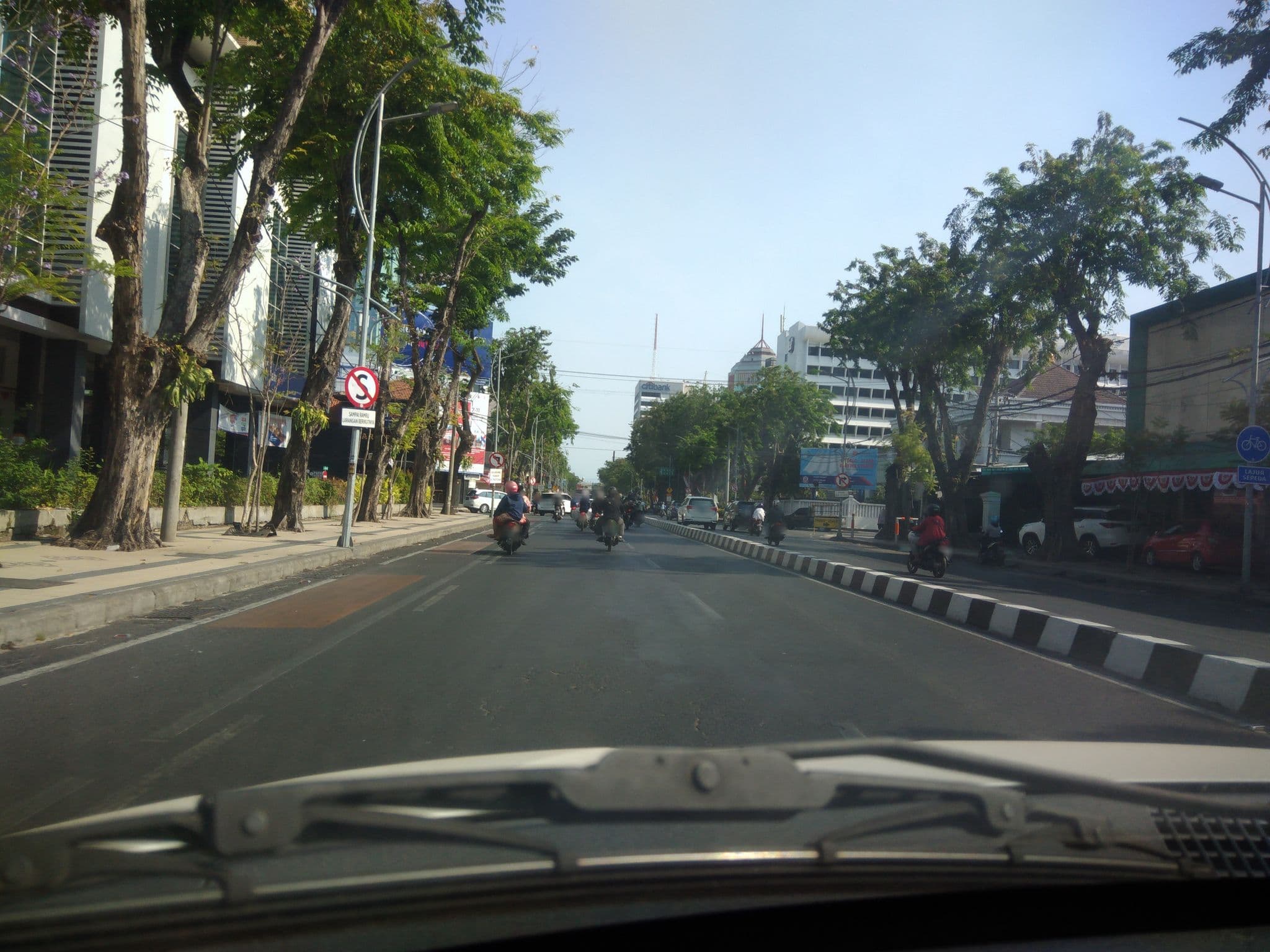 Street view near Business suite, tunjungan hotel, surabaya, Surabaya — © nhrf31 (CC BY-SA · Mapillary)
