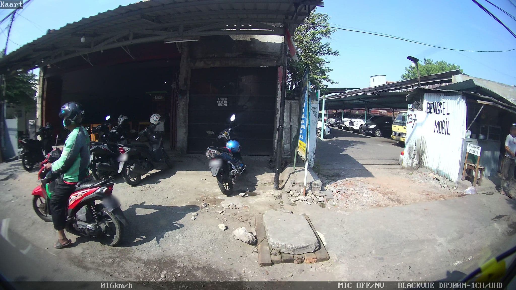 Street view near Hotel shantika, Surabaya — © kaart_2 (CC BY-SA · Mapillary)