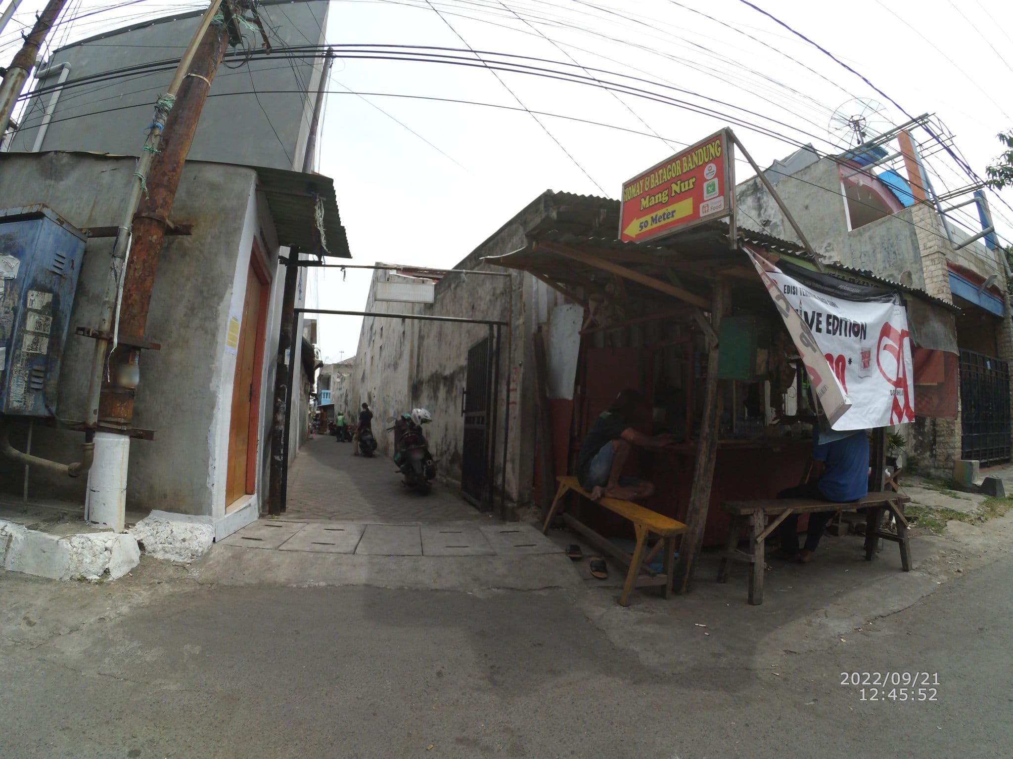 Street view near Nonton Bareng _Mercure Hotel, Surabaya — © maphunter_id (CC BY-SA · Mapillary)