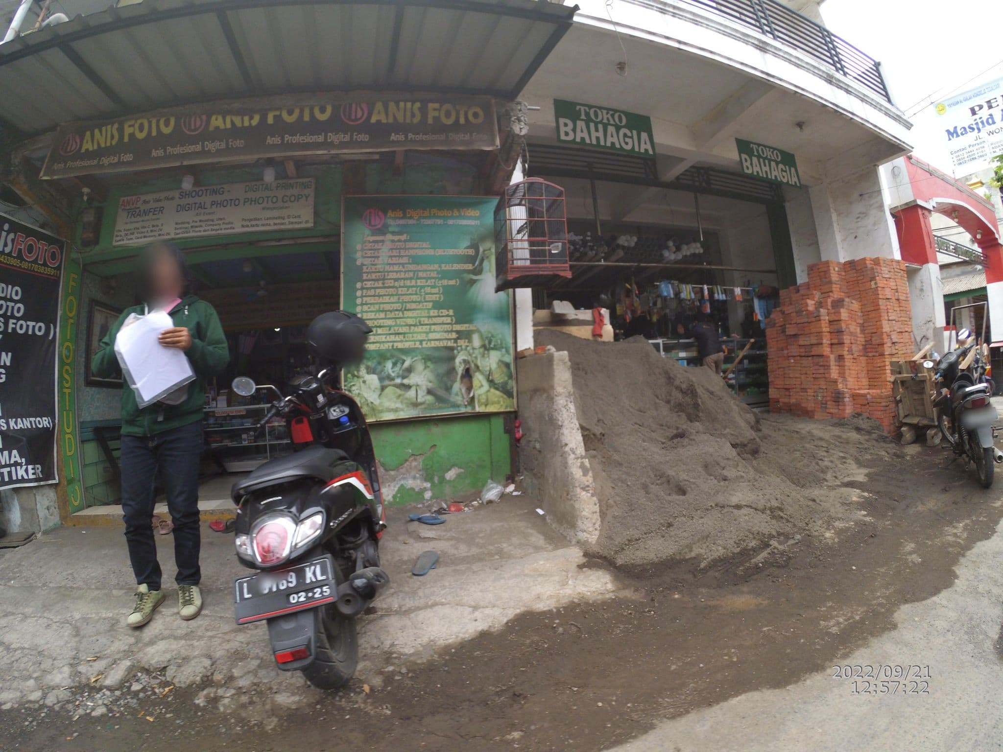 Street view near Garden Palace Hotel room 2215, Surabaya — © maphunter_id (CC BY-SA · Mapillary)