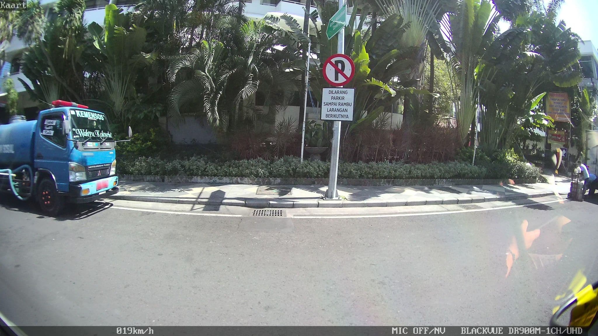 Street view near Weta International Hotel, Surabaya — © kaart_2 (CC BY-SA · Mapillary)