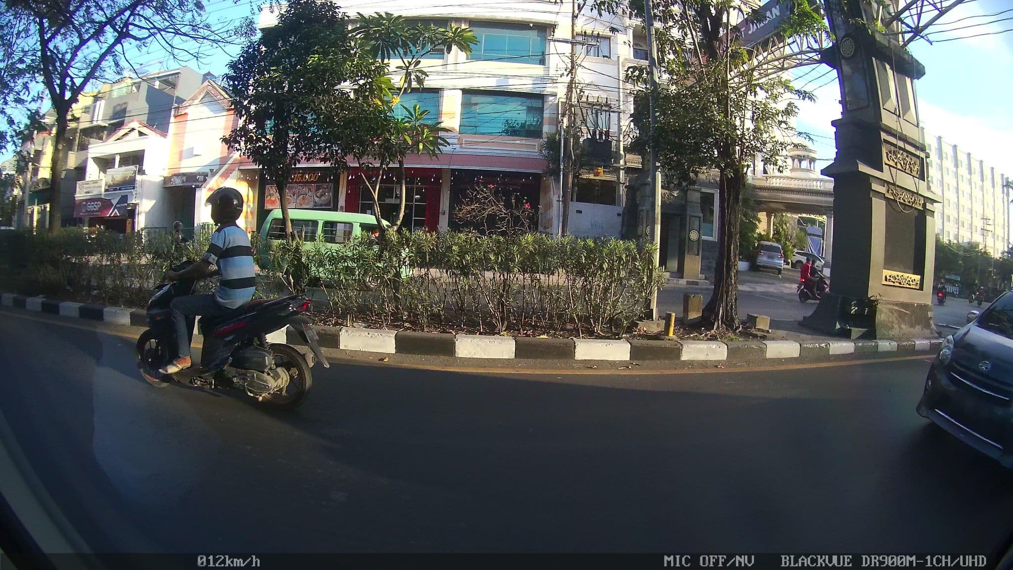 Street view near ZEN Rooms Sultan Iskandar Muda, Surabaya — © kaart_2 (CC BY-SA · Mapillary)