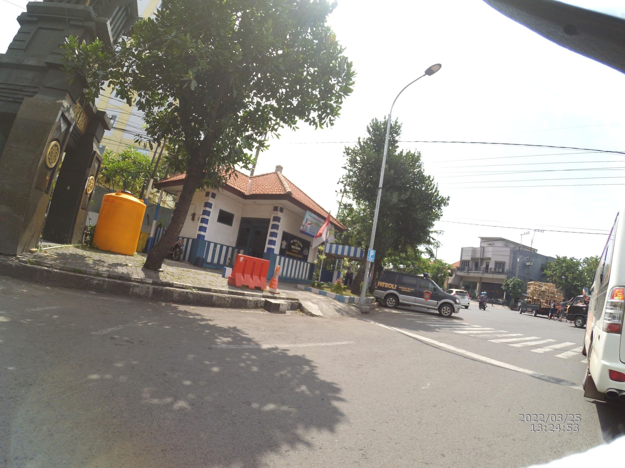 Street view near Kyriad Pesonna Hotel, Surabaya — © maphunter_id (CC BY-SA · Mapillary)