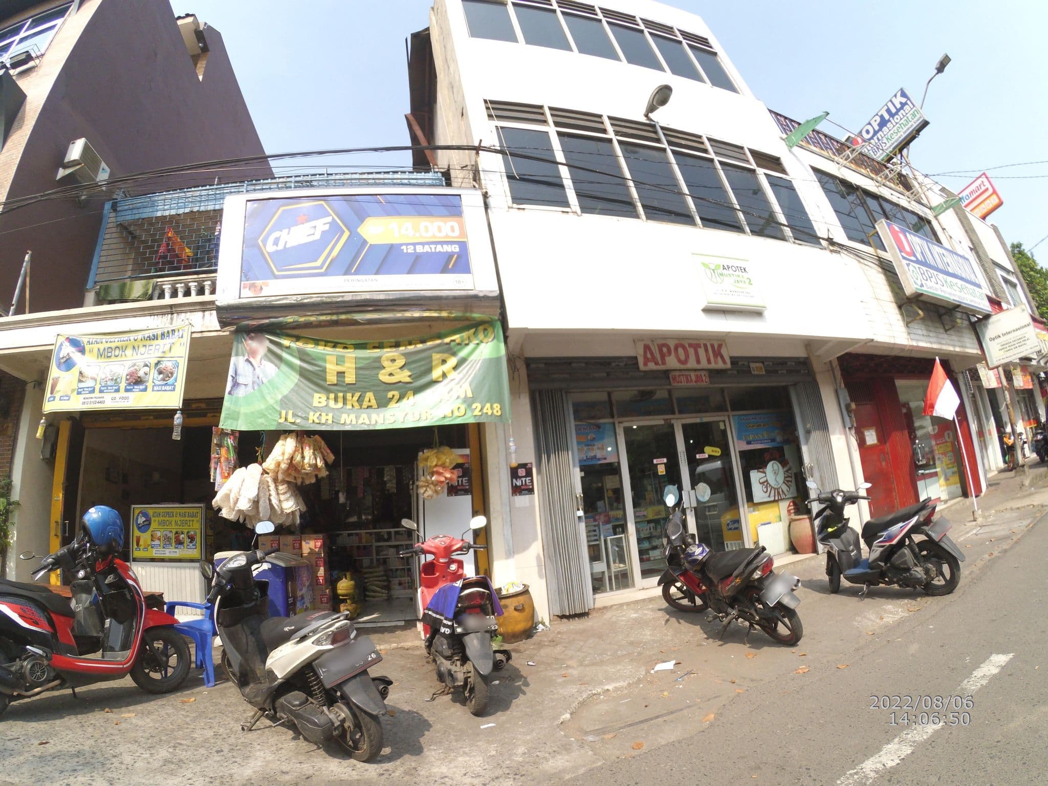 Street view near Quds Royal Hotel, Surabaya — © maphunter_id (CC BY-SA · Mapillary)