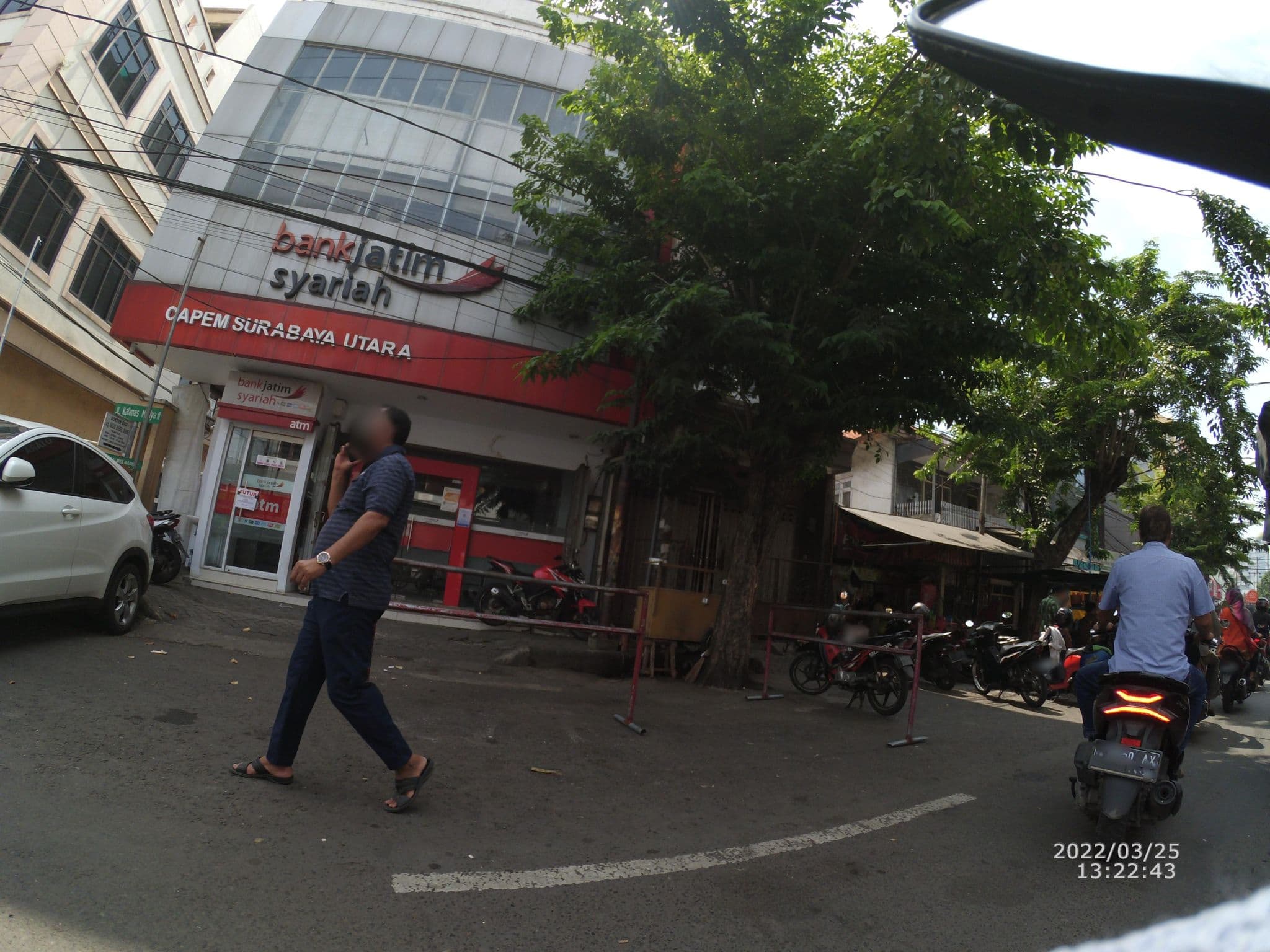 Street view near Hotel Kemajuan, Surabaya — © maphunter_id (CC BY-SA · Mapillary)