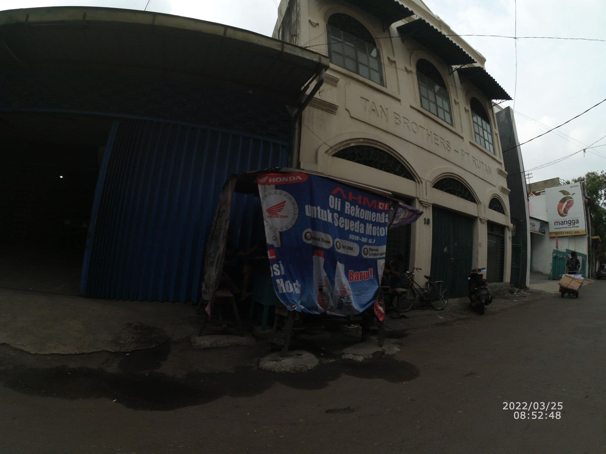 Street view near Kokoon Hotel Surabaya, Surabaya — © maphunter_id (CC BY-SA · Mapillary)