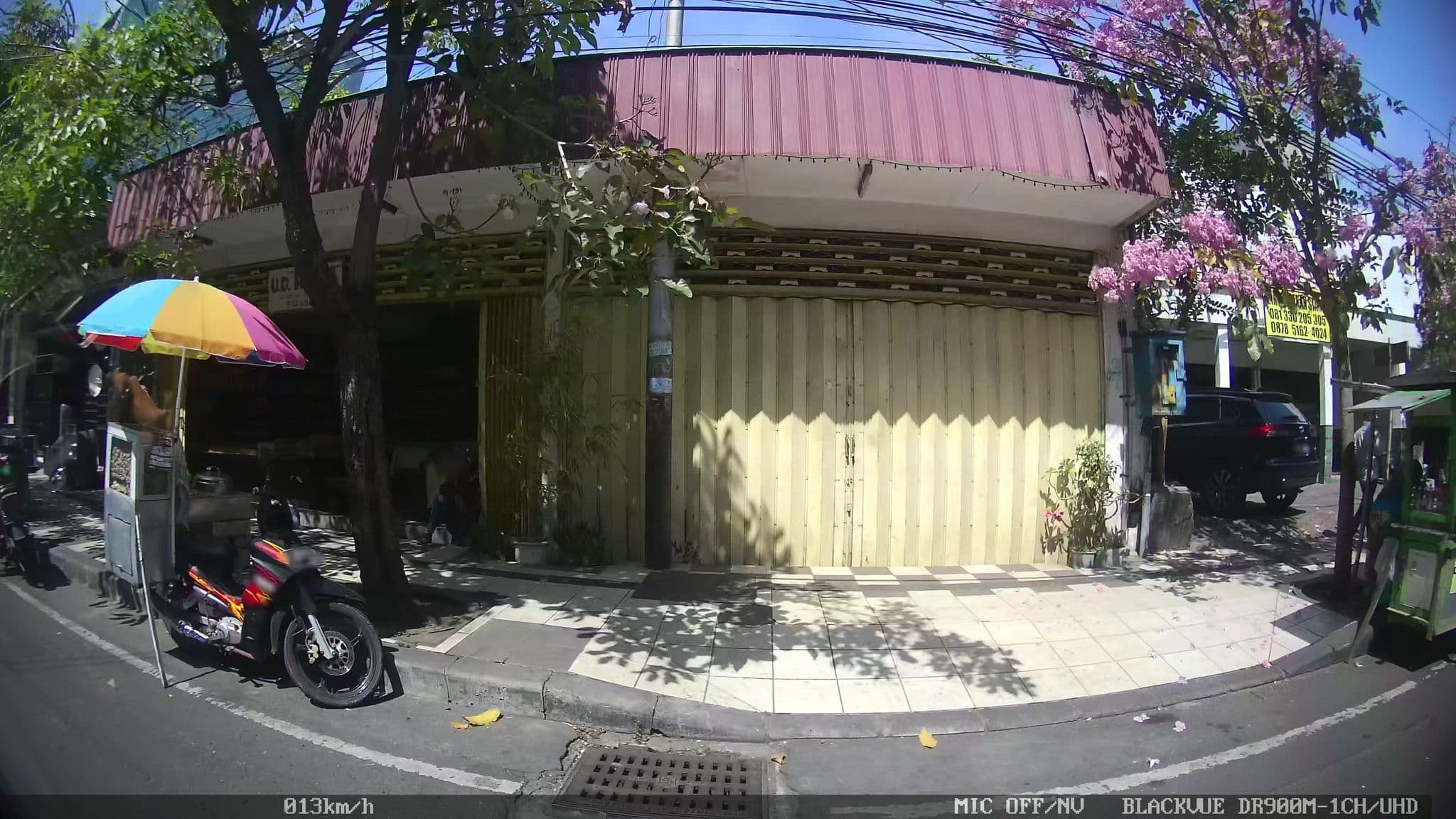 Street view near Paprica Hotel, Surabaya — © kaart_2 (CC BY-SA · Mapillary)