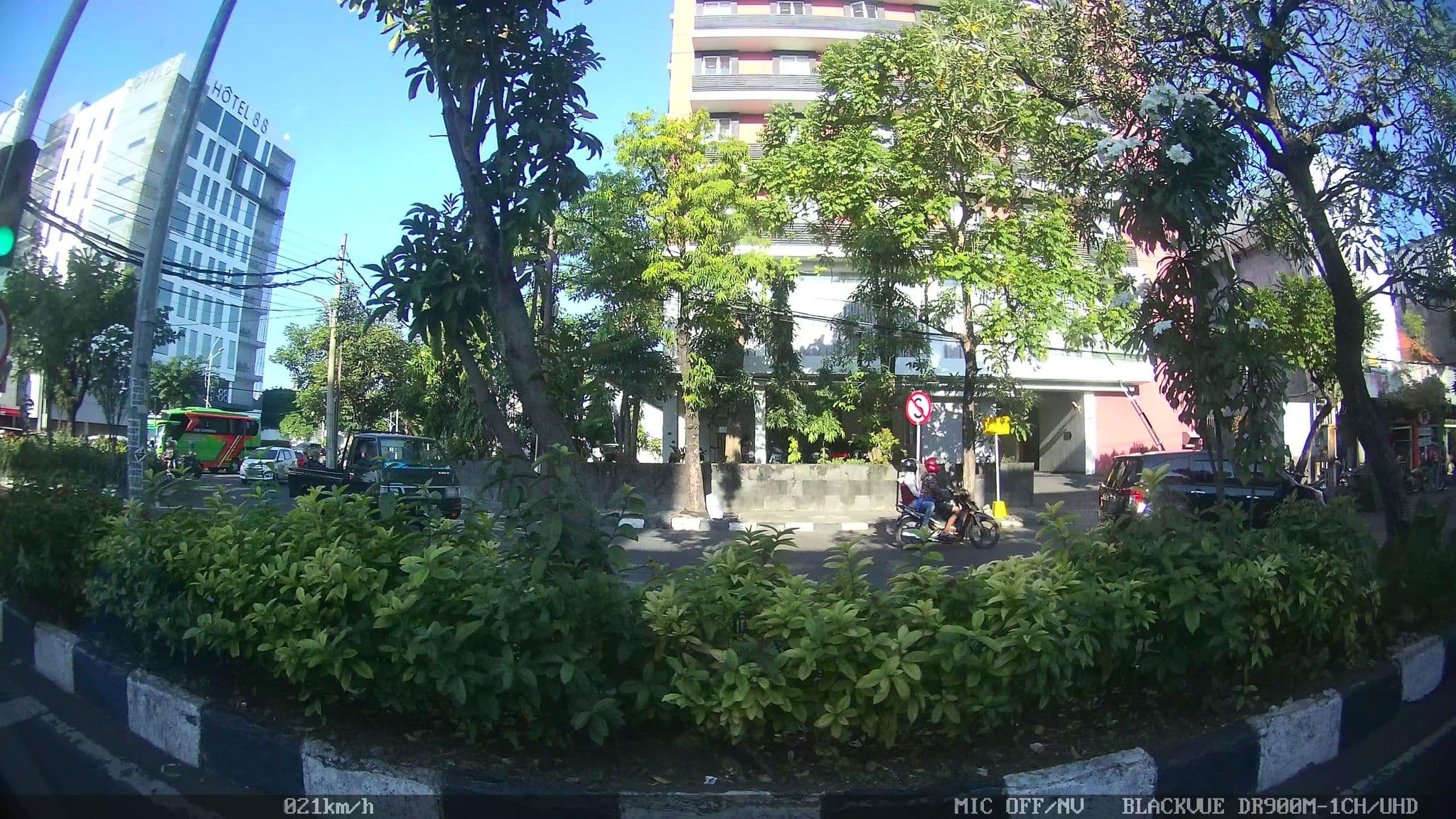 Street view near Amaris Hotel, Surabaya — © kaart_2 (CC BY-SA · Mapillary)