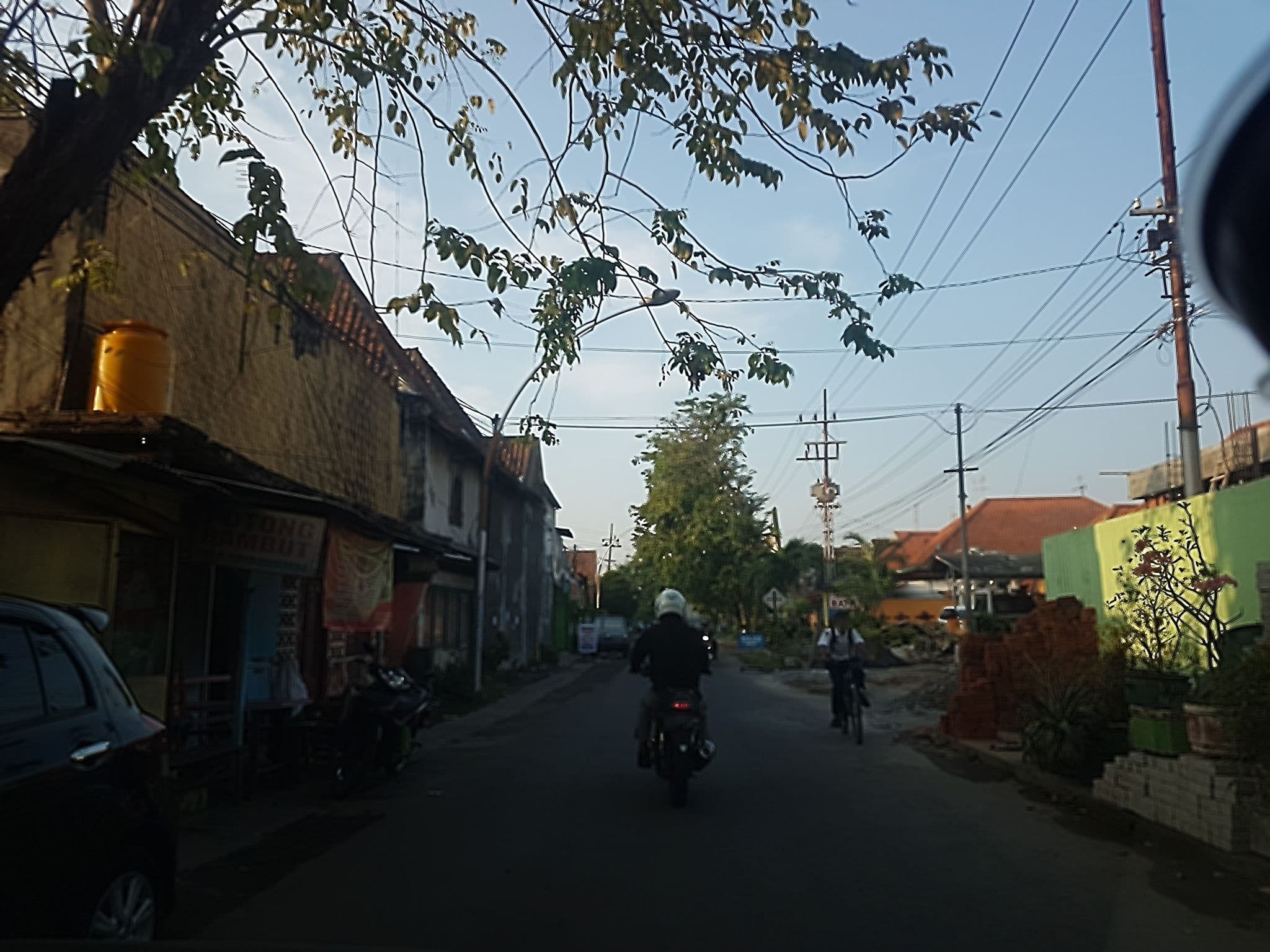 Street view near Batik Hotel, Gresik — © iamrioo (CC BY-SA · Mapillary)