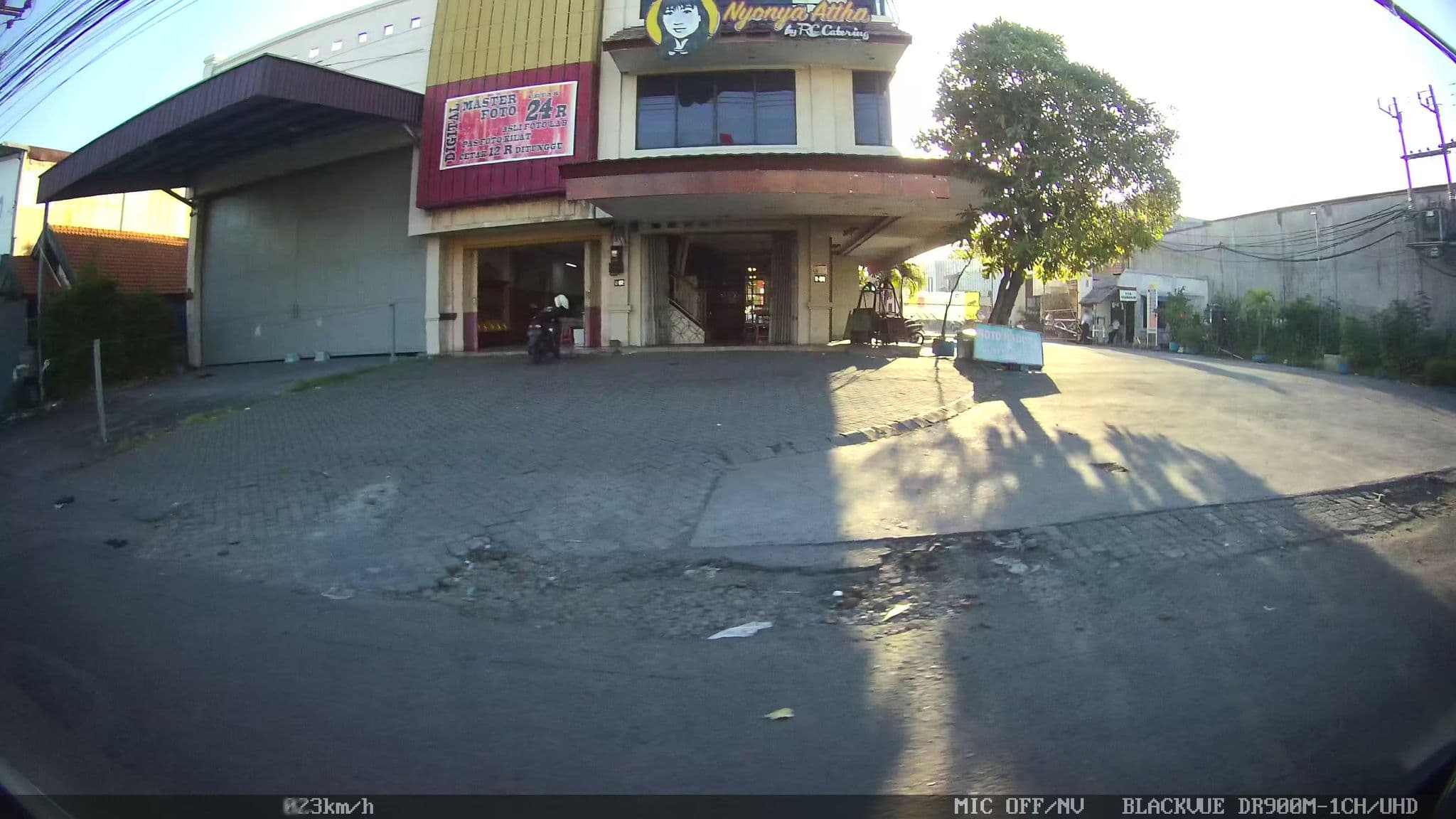 Street view near D-Inn Hotel By kerf, Gedangan — © kaart_2 (CC BY-SA · Mapillary)