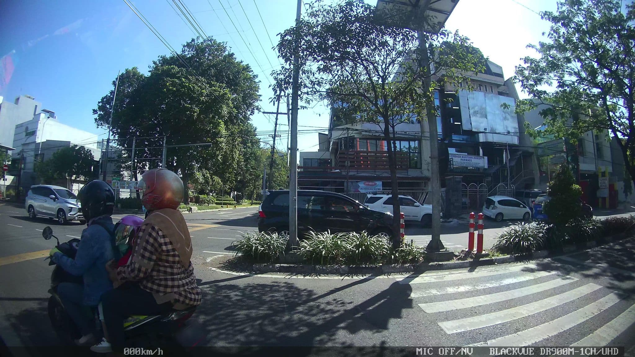 Street view near Mahkota Hotel & Restaurant Lamongan, Surabaya — © kaart_2 (CC BY-SA · Mapillary)