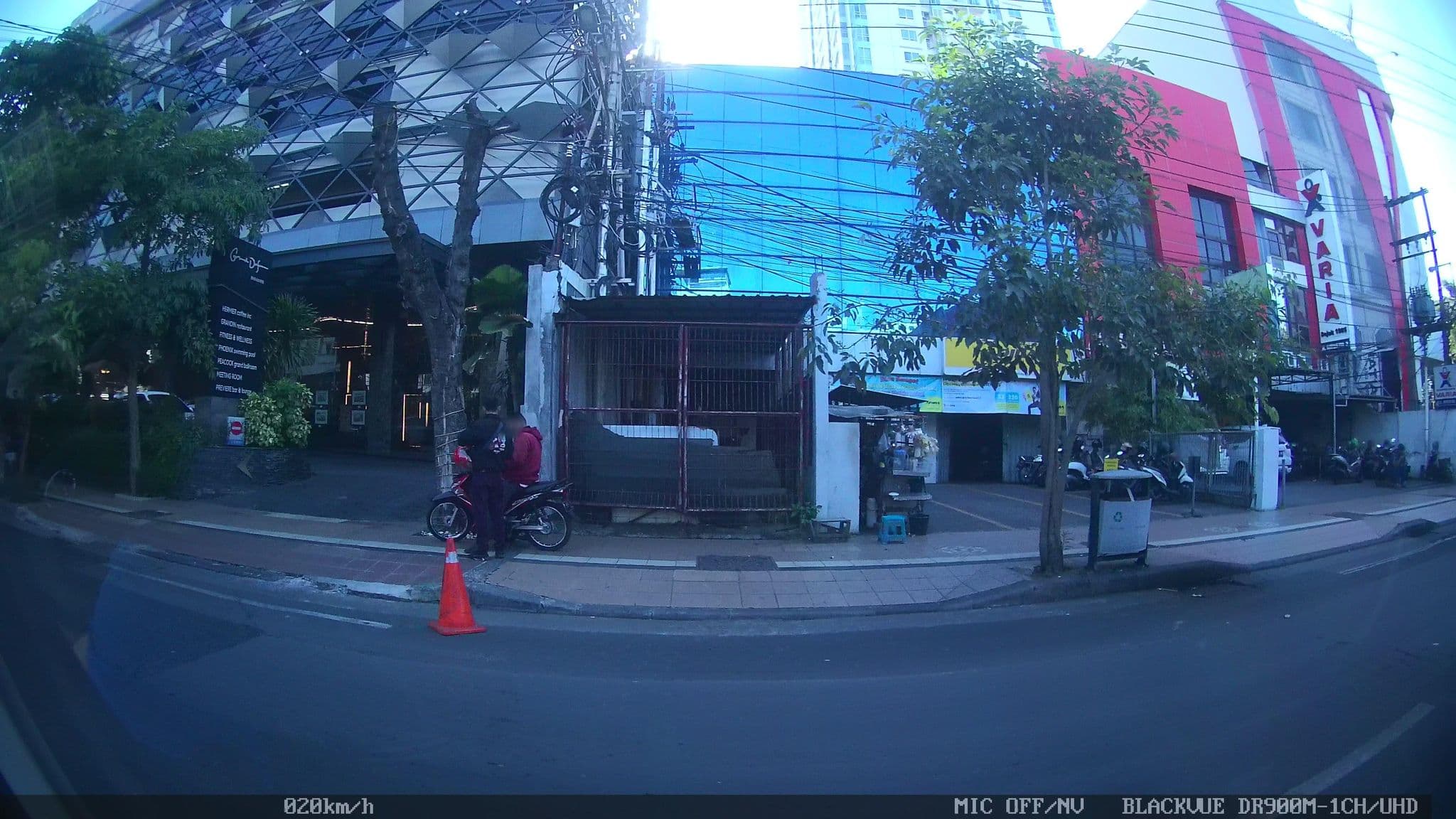 Street view near Grand Dafam Signature Surabaya, Surabaya — © kaart_2 (CC BY-SA · Mapillary)