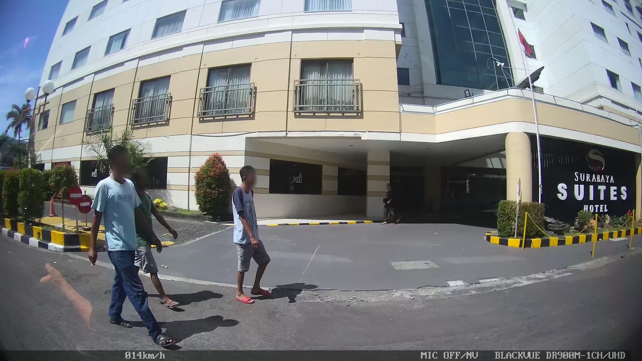 Street view near Surabaya Suites Hotel, Surabaya — © kaart_2 (CC BY-SA · Mapillary)