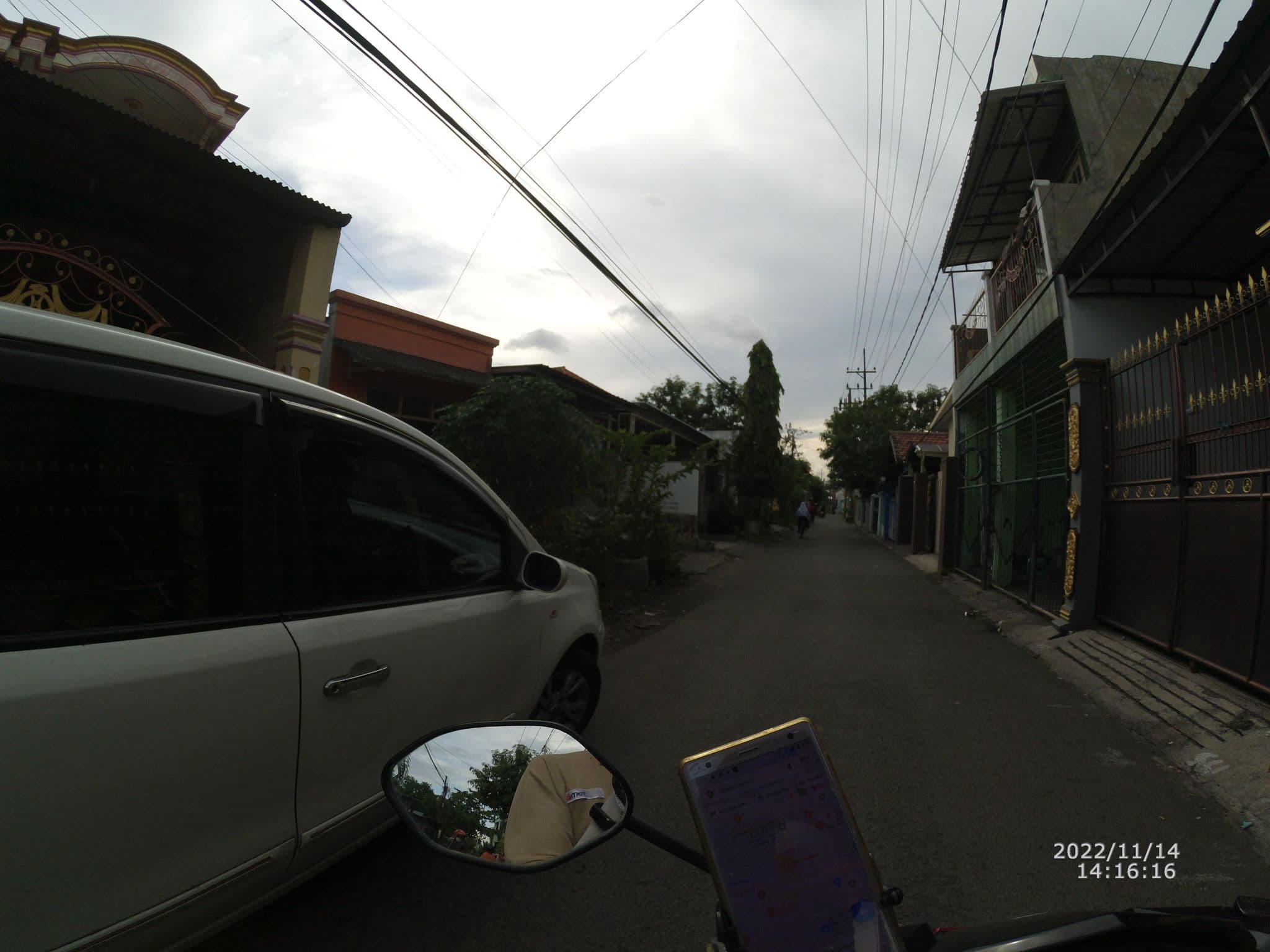 Street view near Kost Bu Endah, Surabaya — © maphunter_id (CC BY-SA · Mapillary)