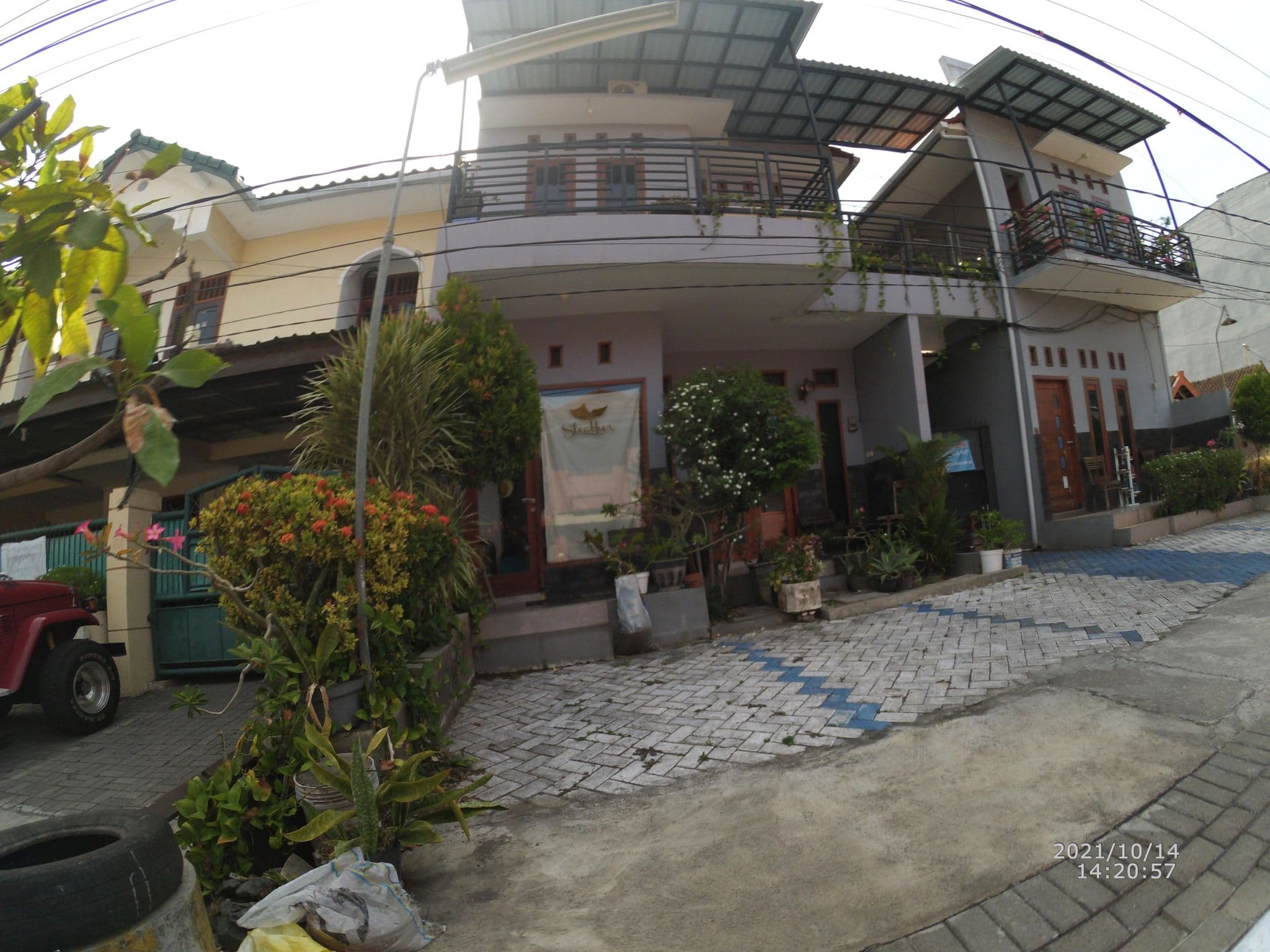 Street view near I Live Here, Surabaya — © maphunter_id (CC BY-SA · Mapillary)